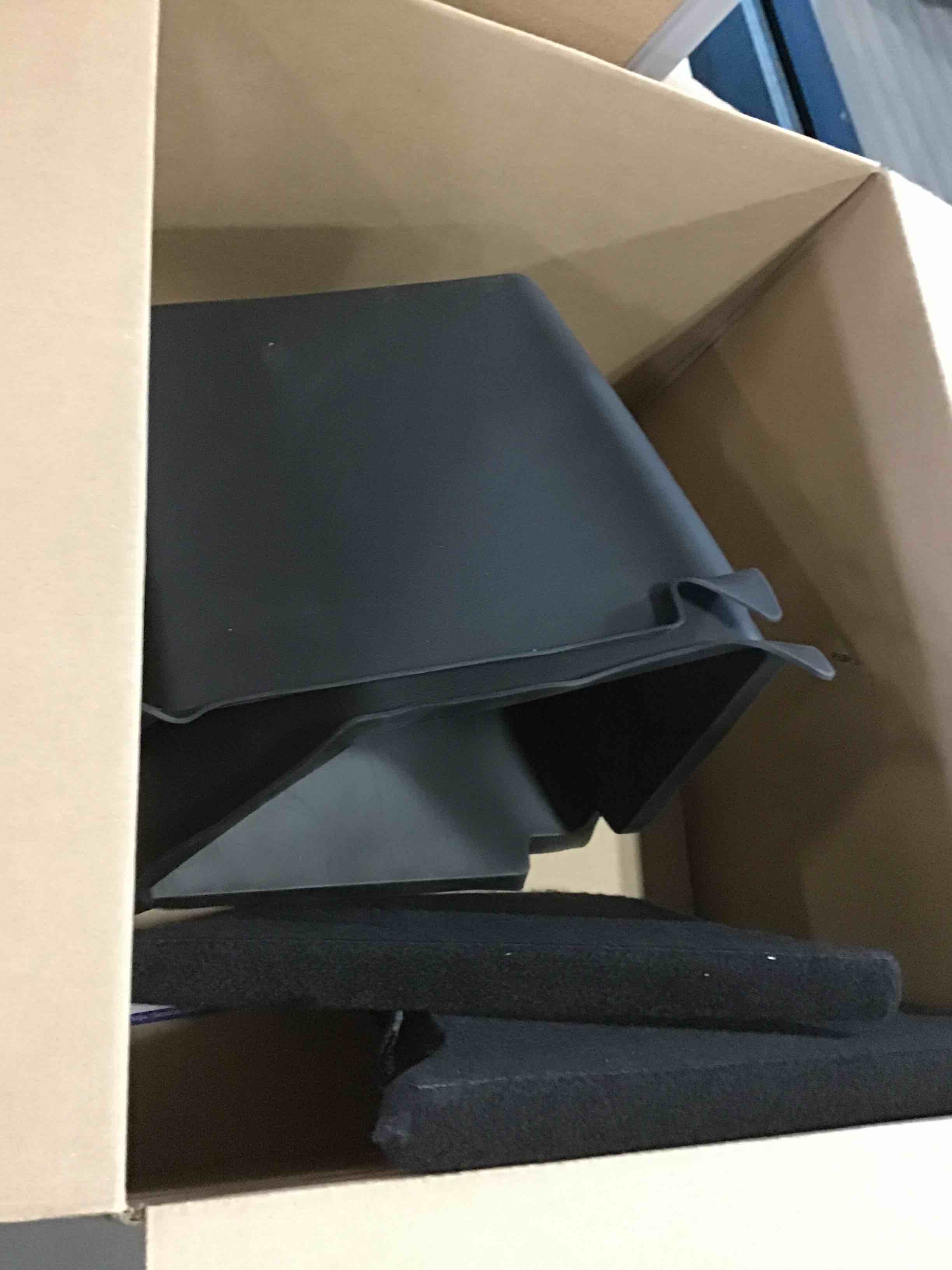 https://s3.amazonaws.com/lotting-images-prod/bidfta/RED5612759_1697555223303.jpeg