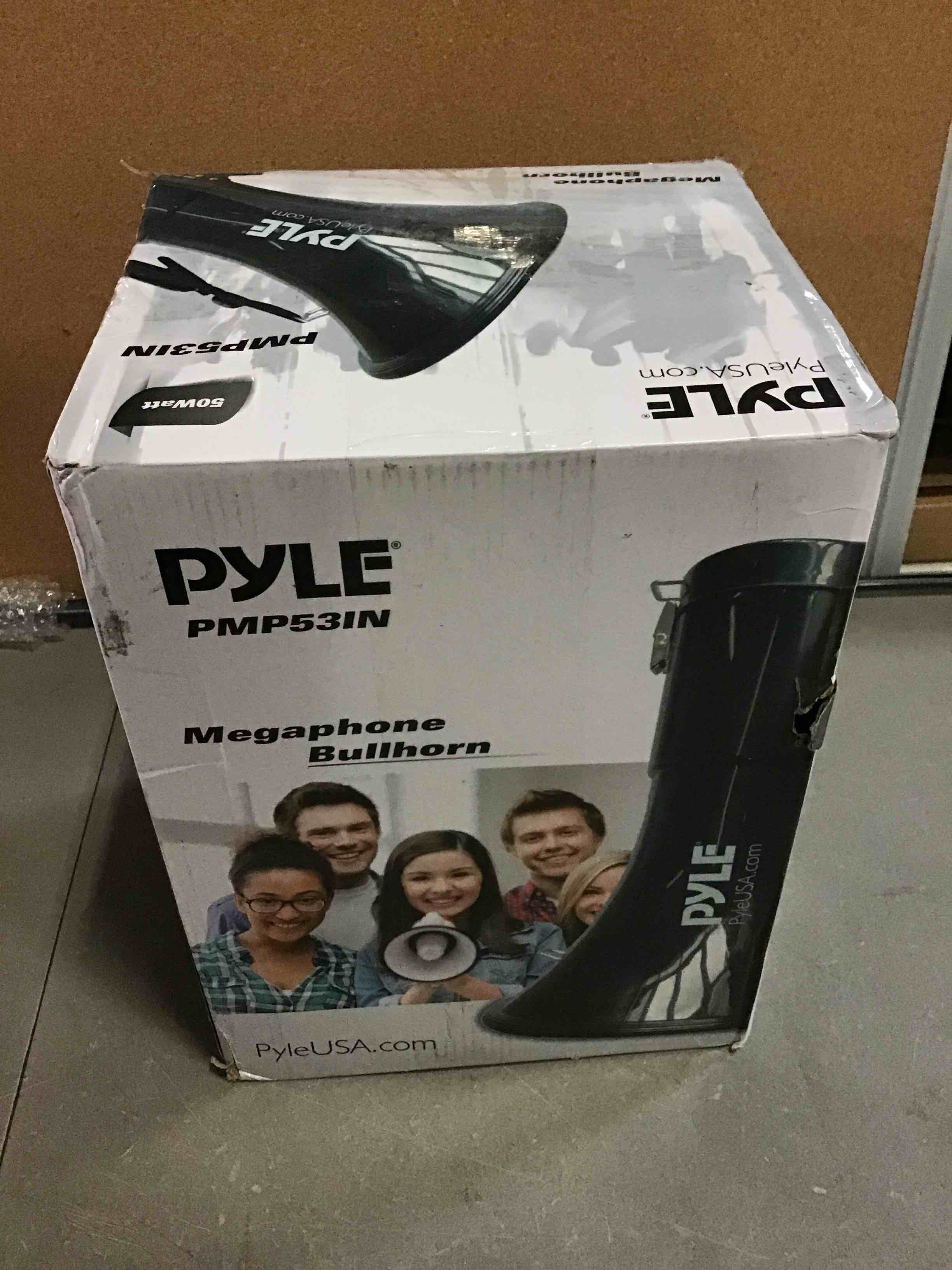 https://s3.amazonaws.com/lotting-images-prod/bidfta/RED5612833_1697566224707.jpeg