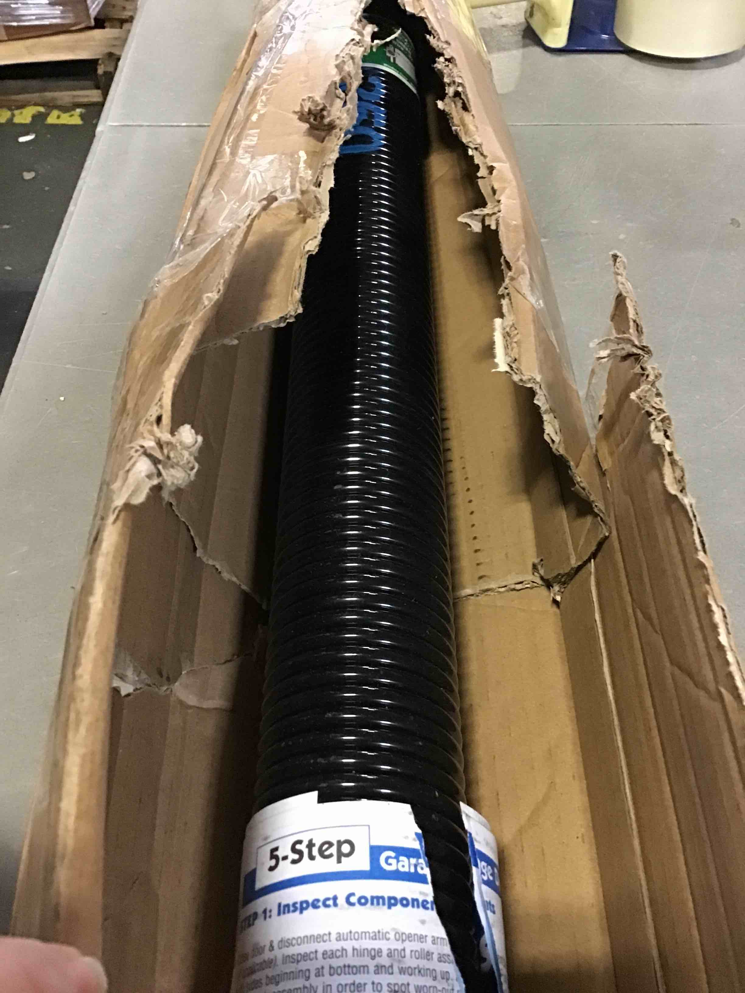 https://s3.amazonaws.com/lotting-images-prod/bidfta/RED5612865_1697571262820.jpeg