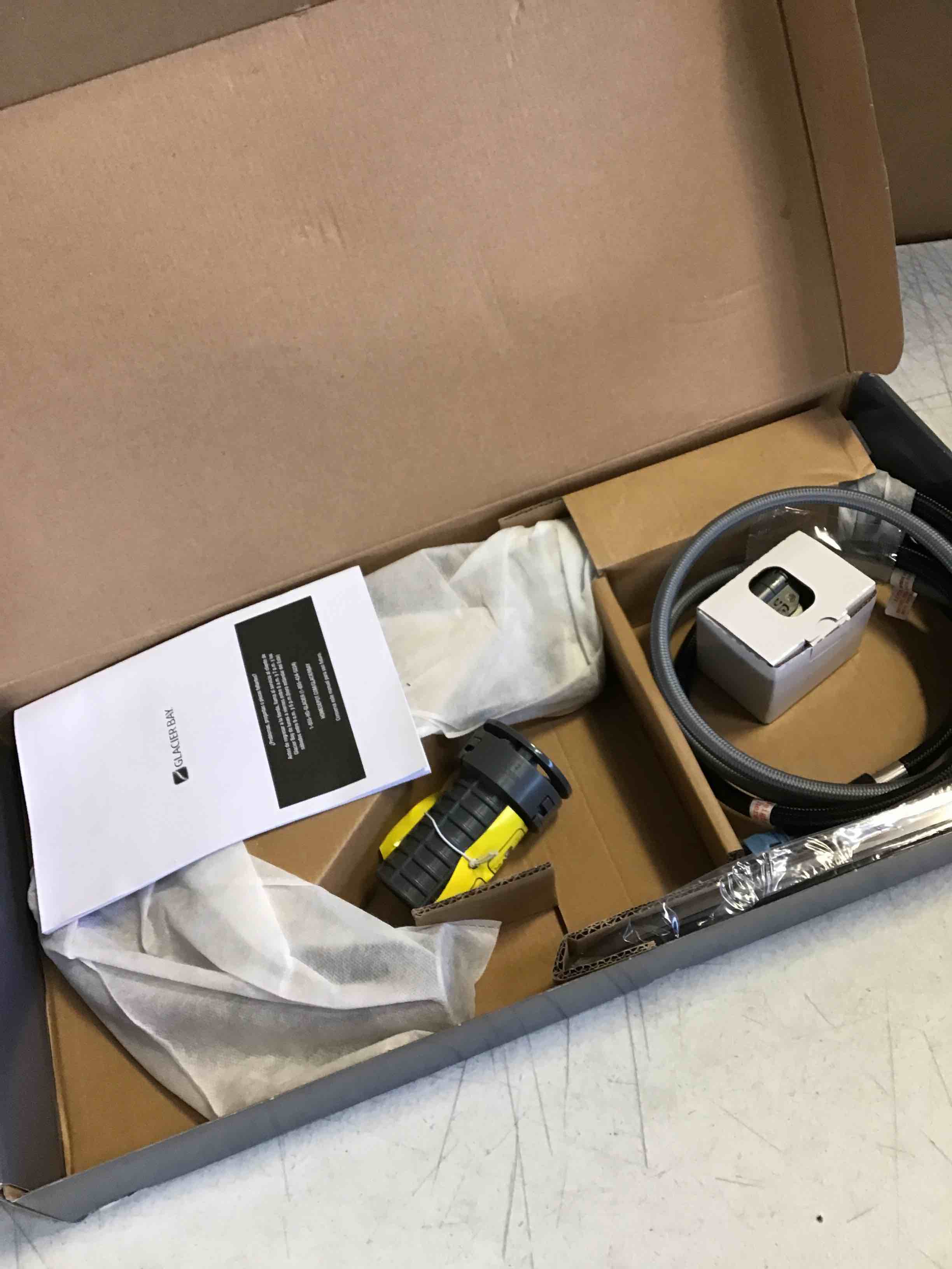 https://s3.amazonaws.com/lotting-images-prod/bidfta/RED5613909_1697032253284.jpeg