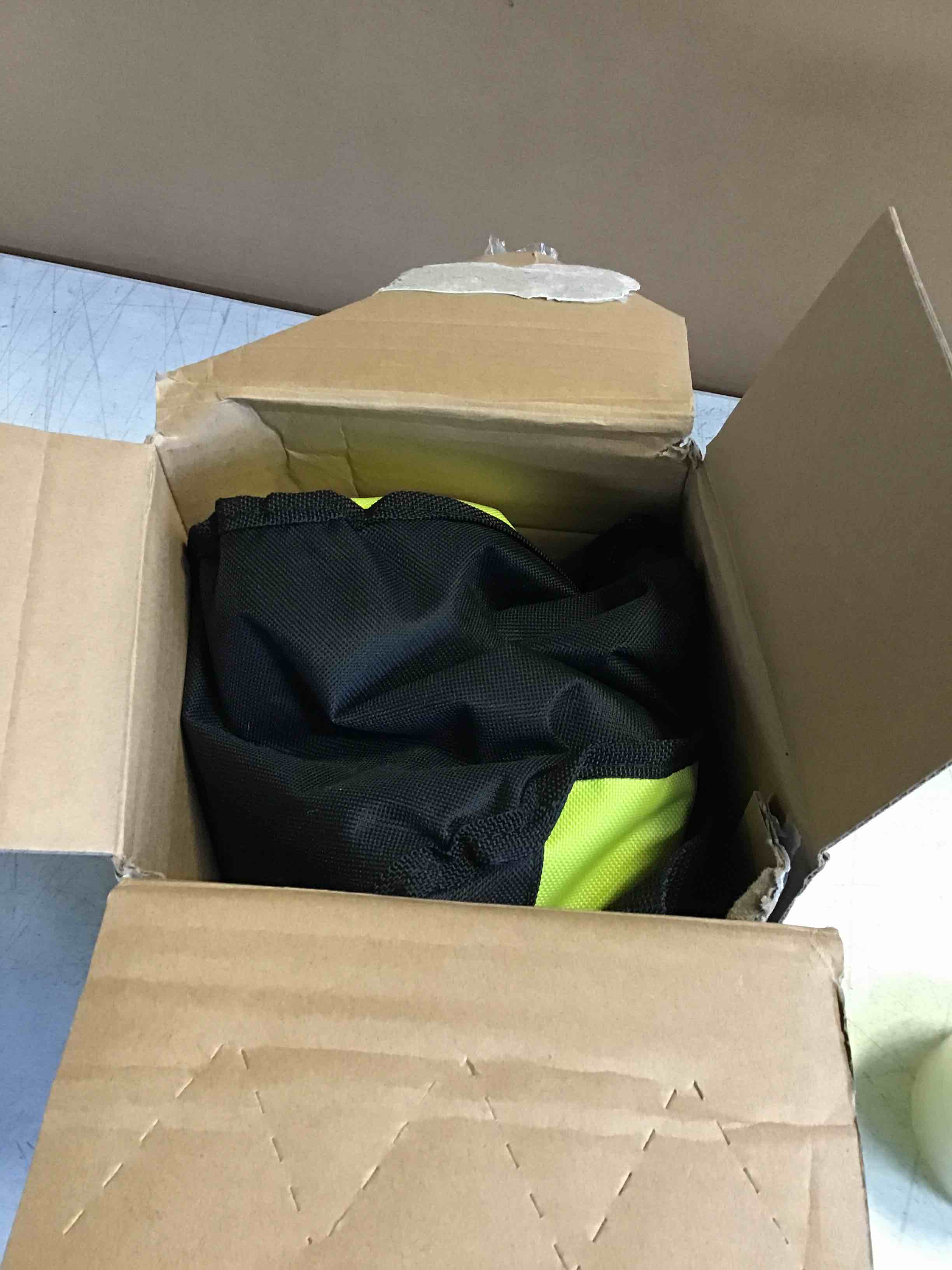 https://s3.amazonaws.com/lotting-images-prod/bidfta/RED5613919_1697034417111.jpeg