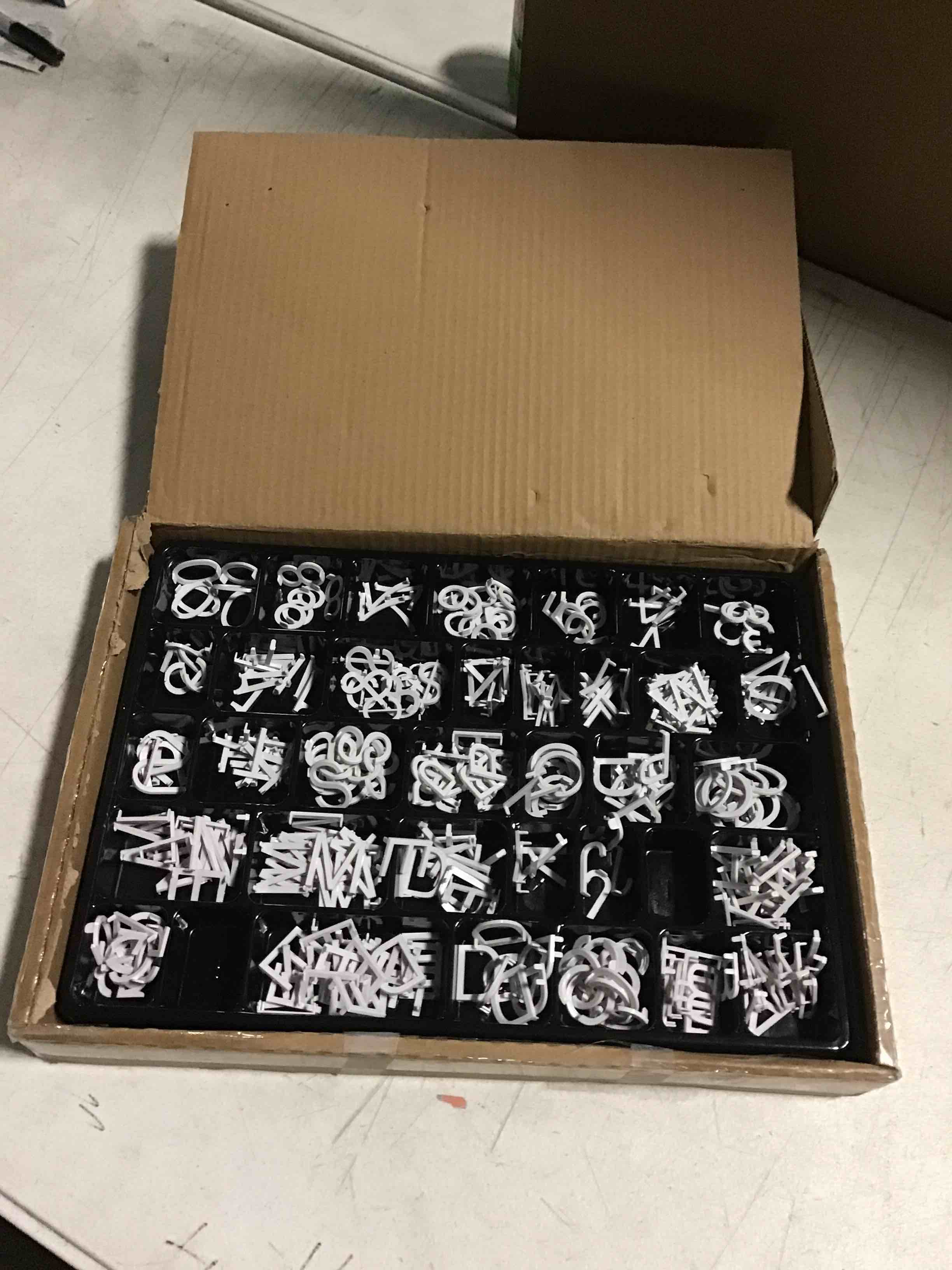 https://s3.amazonaws.com/lotting-images-prod/bidfta/RED5614585_1697713579113.jpeg