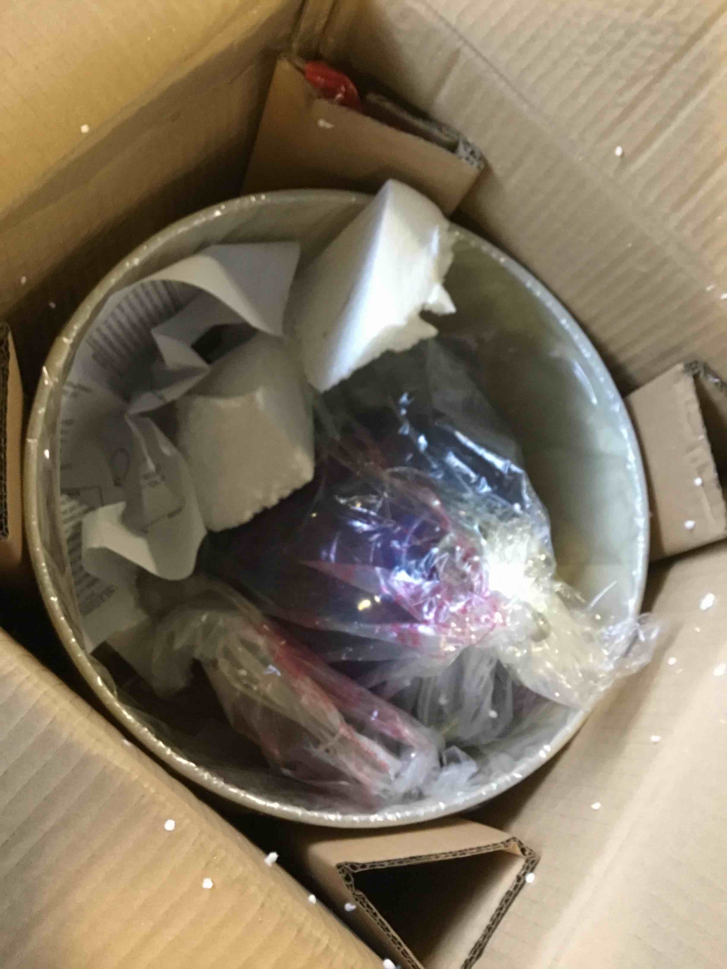 https://s3.amazonaws.com/lotting-images-prod/bidfta/RED5615613_1697028842380.jpeg