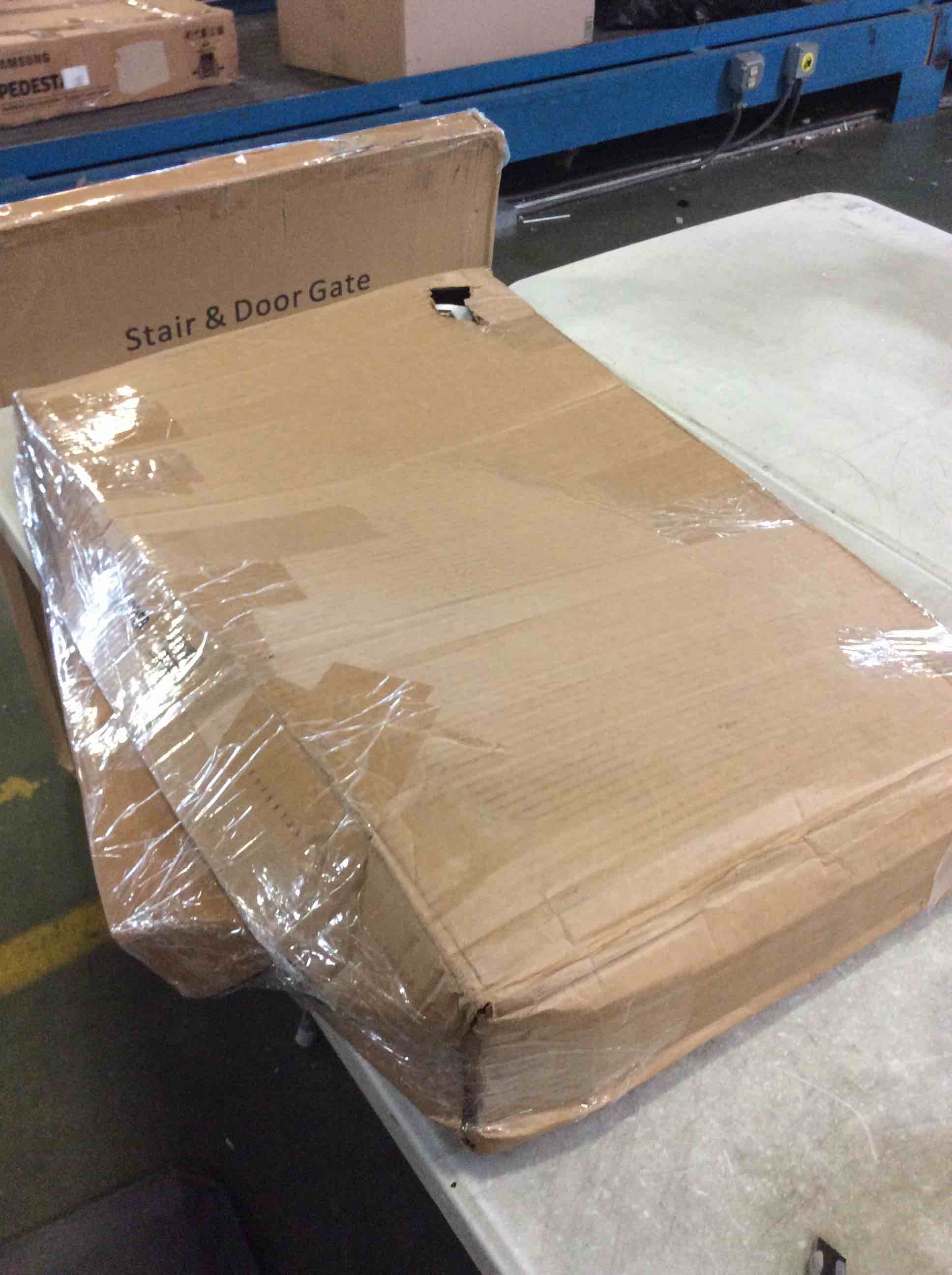 https://s3.amazonaws.com/lotting-images-prod/bidfta/RED5616467_1696430880864.jpeg