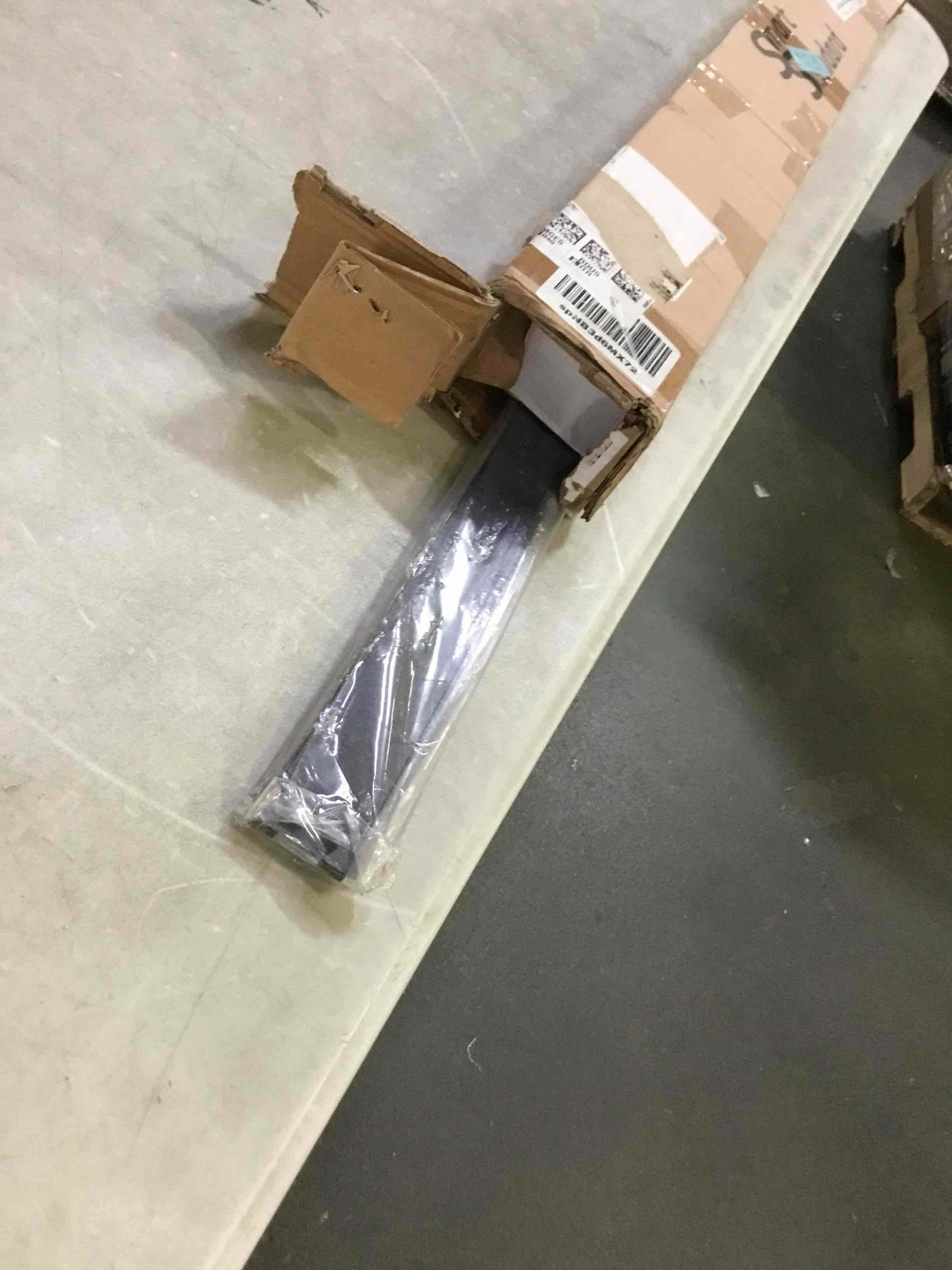 https://s3.amazonaws.com/lotting-images-prod/bidfta/RED5616709_1696596509025.jpeg