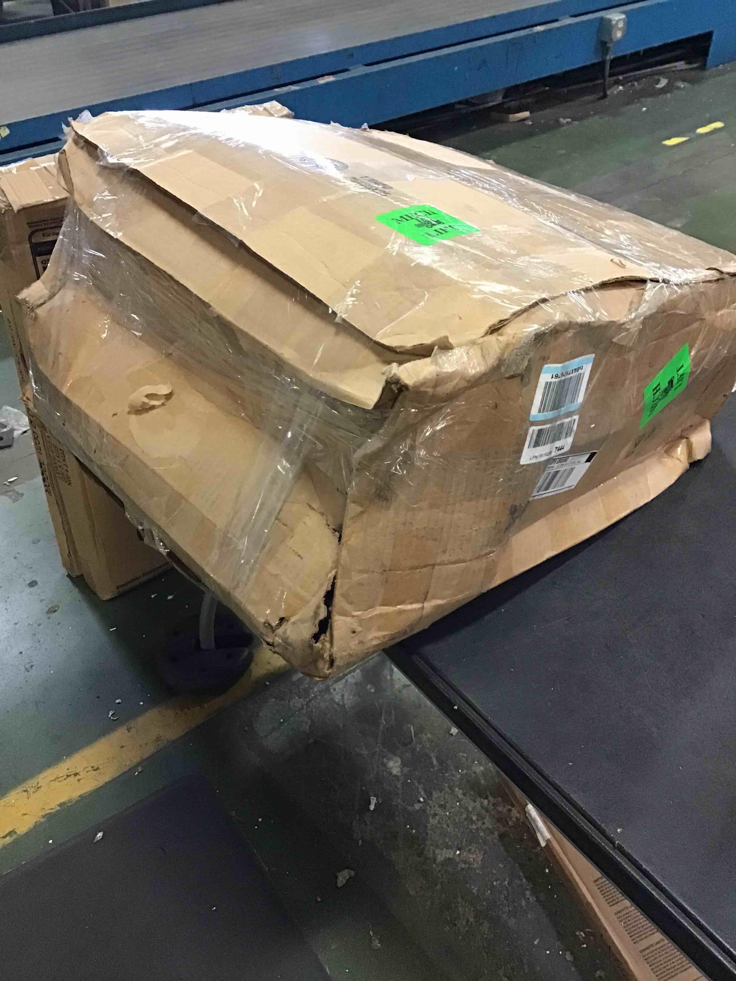https://s3.amazonaws.com/lotting-images-prod/bidfta/RED5617108_1697039960933.jpeg