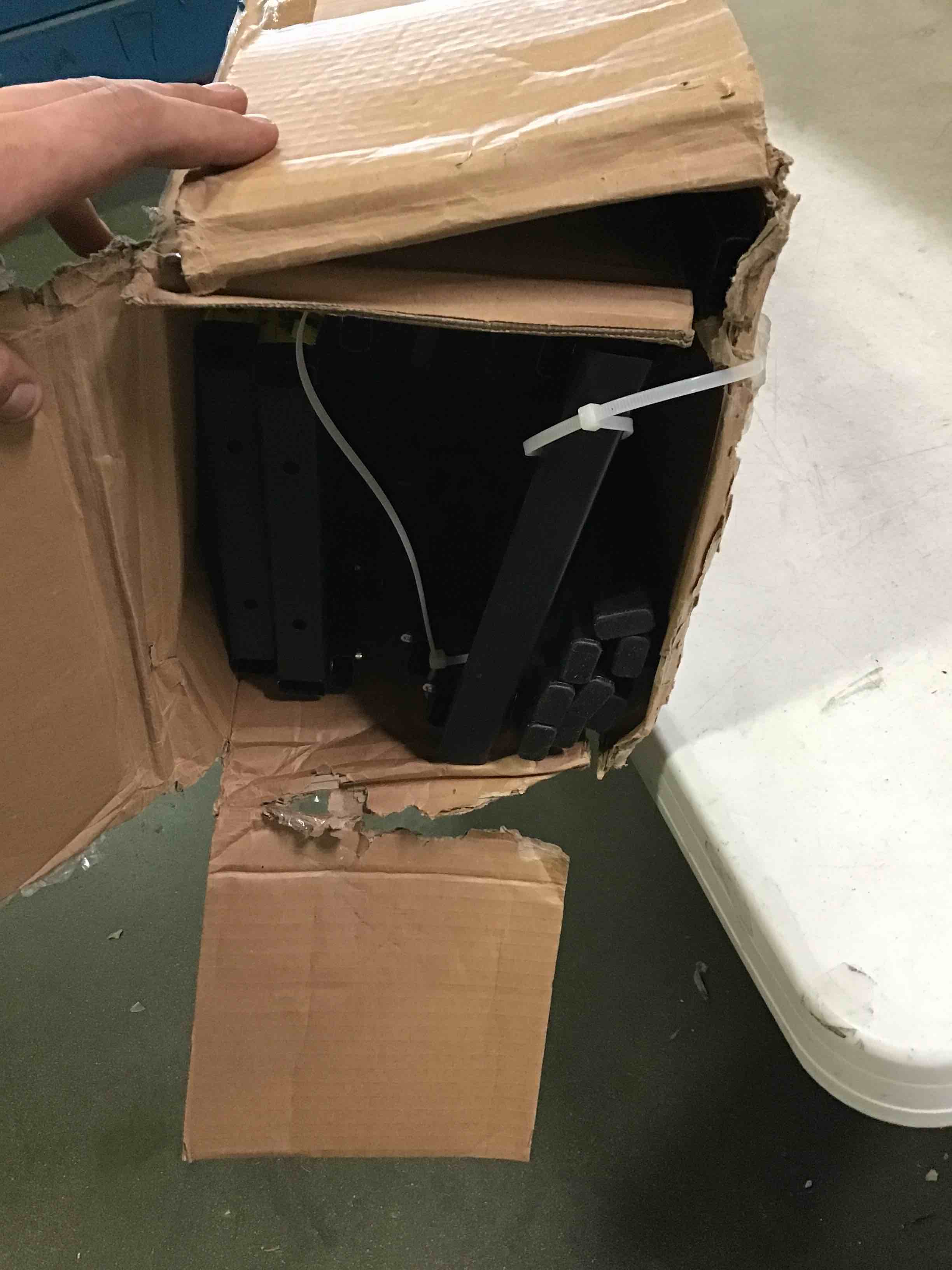 https://s3.amazonaws.com/lotting-images-prod/bidfta/RED5617260_1697128548143.jpeg