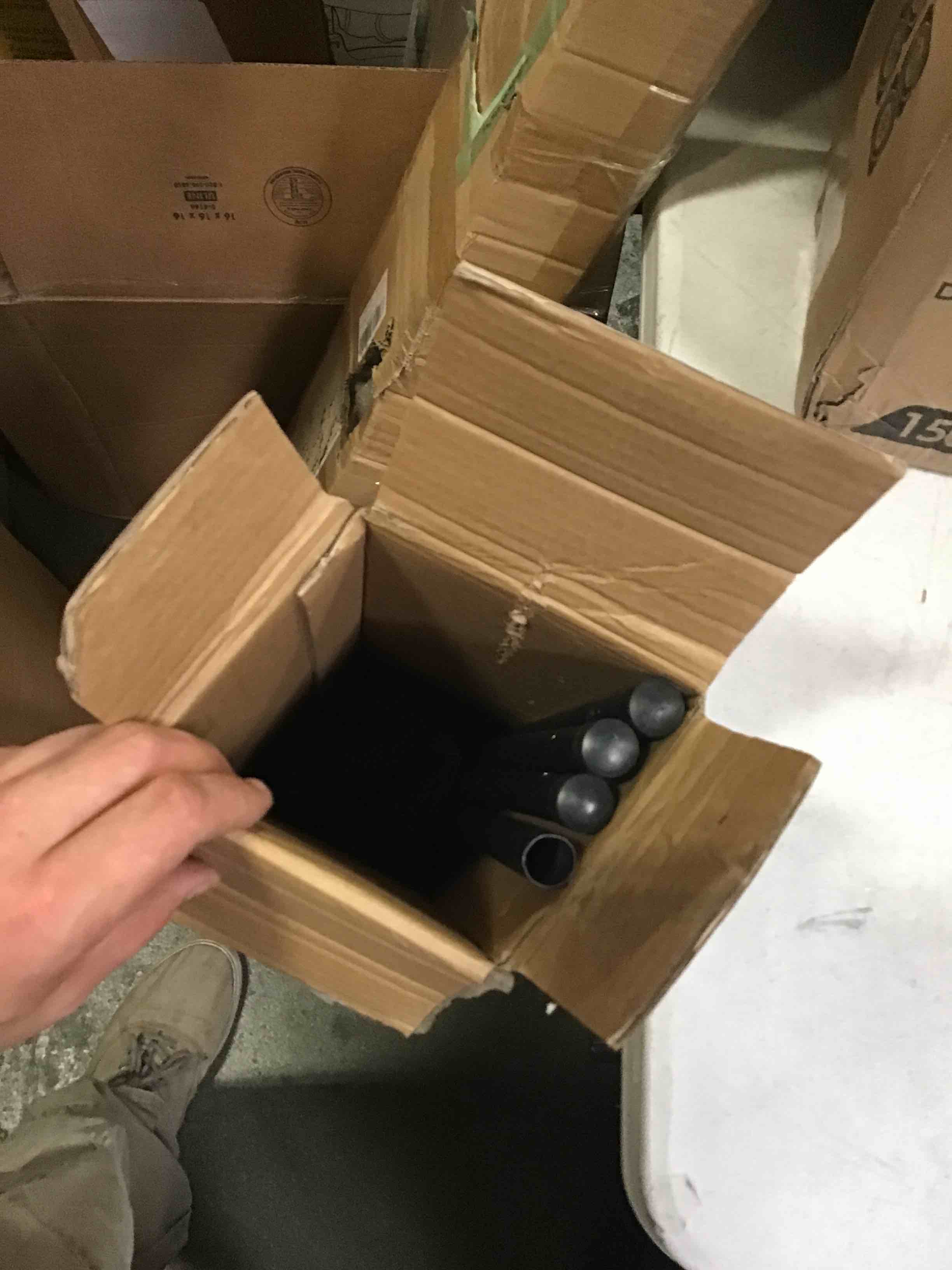 https://s3.amazonaws.com/lotting-images-prod/bidfta/RED5617324_1697207309021.jpeg
