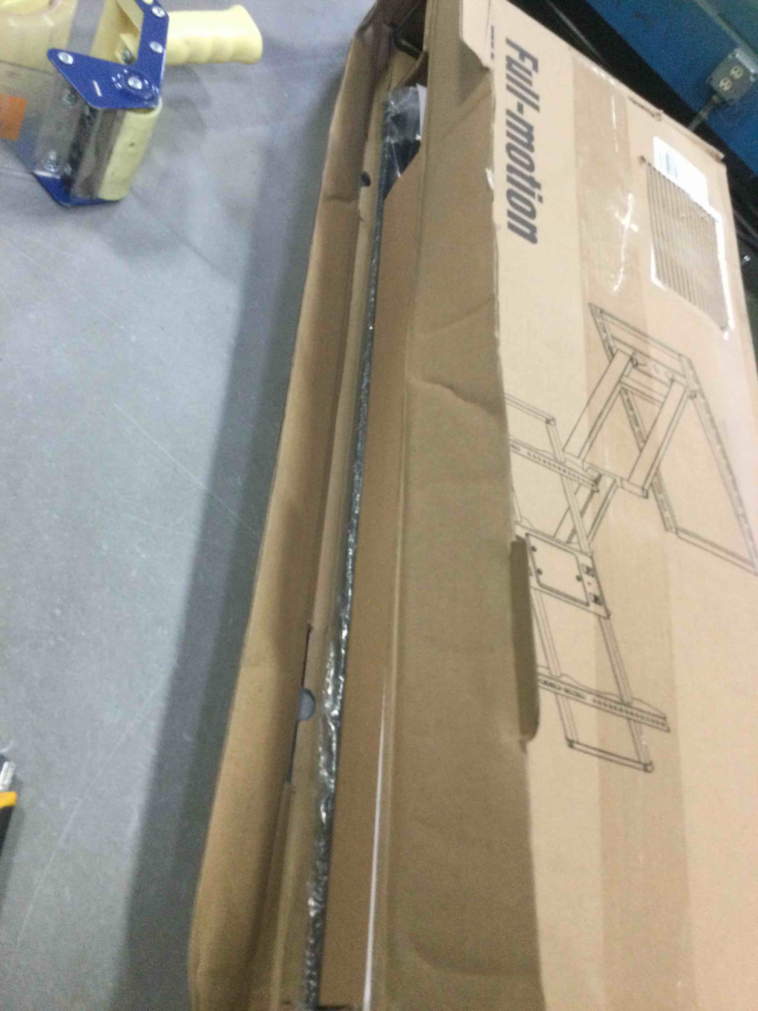 https://s3.amazonaws.com/lotting-images-prod/bidfta/RED5617596_1697471085995.jpeg