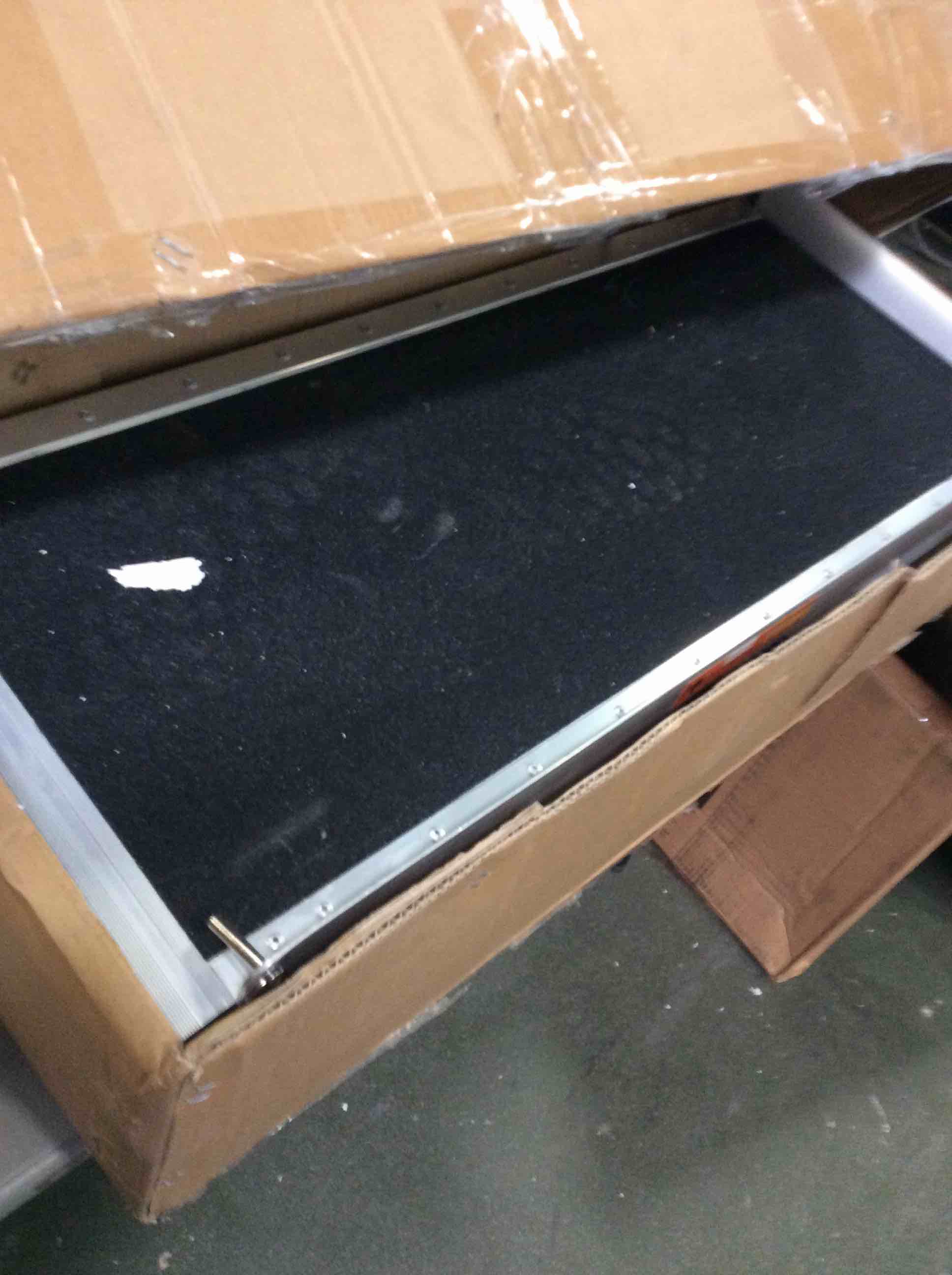 https://s3.amazonaws.com/lotting-images-prod/bidfta/RED5618077_1696960804567.jpeg