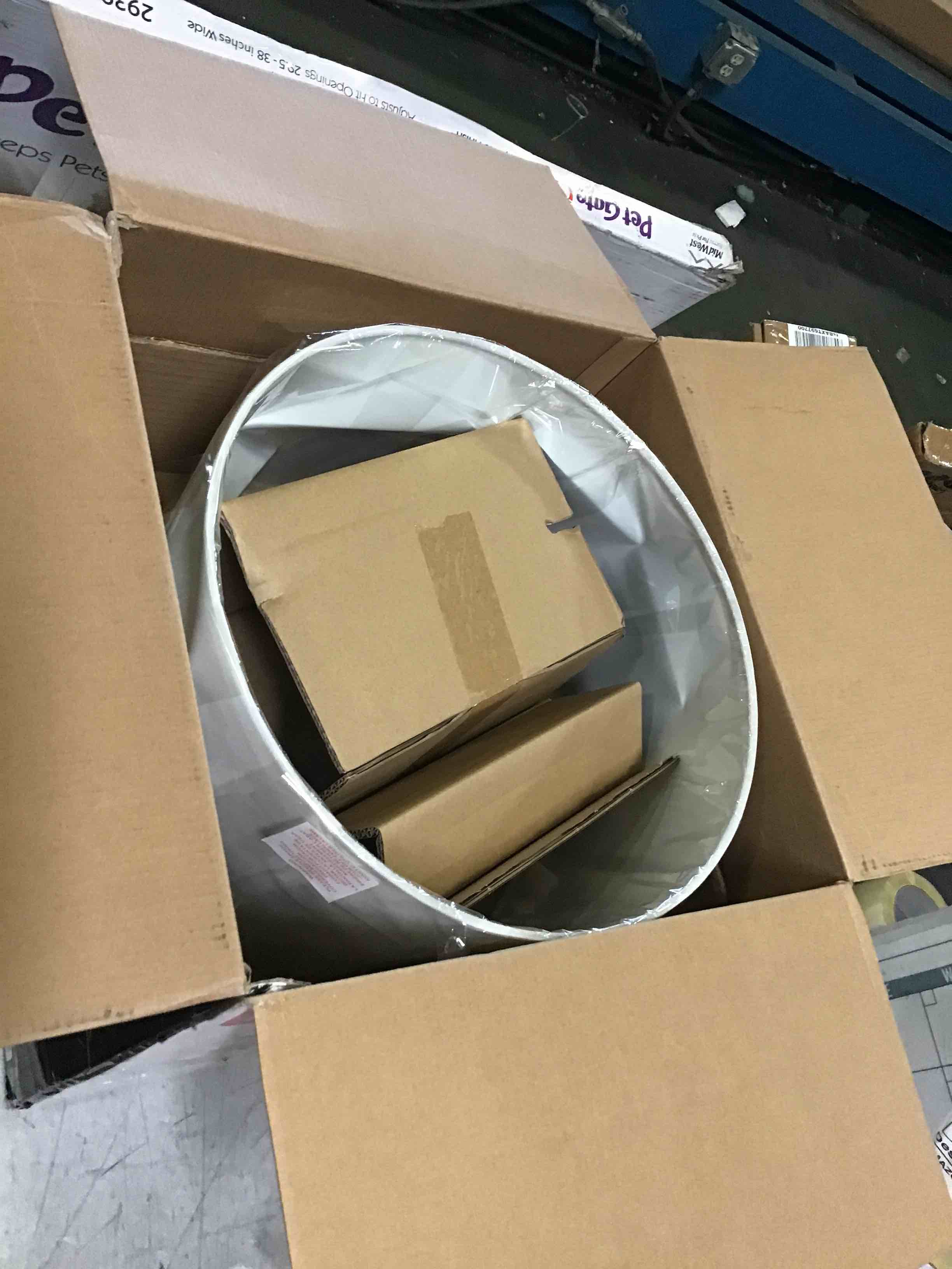 https://s3.amazonaws.com/lotting-images-prod/bidfta/RED5618217_1697040307330.jpeg