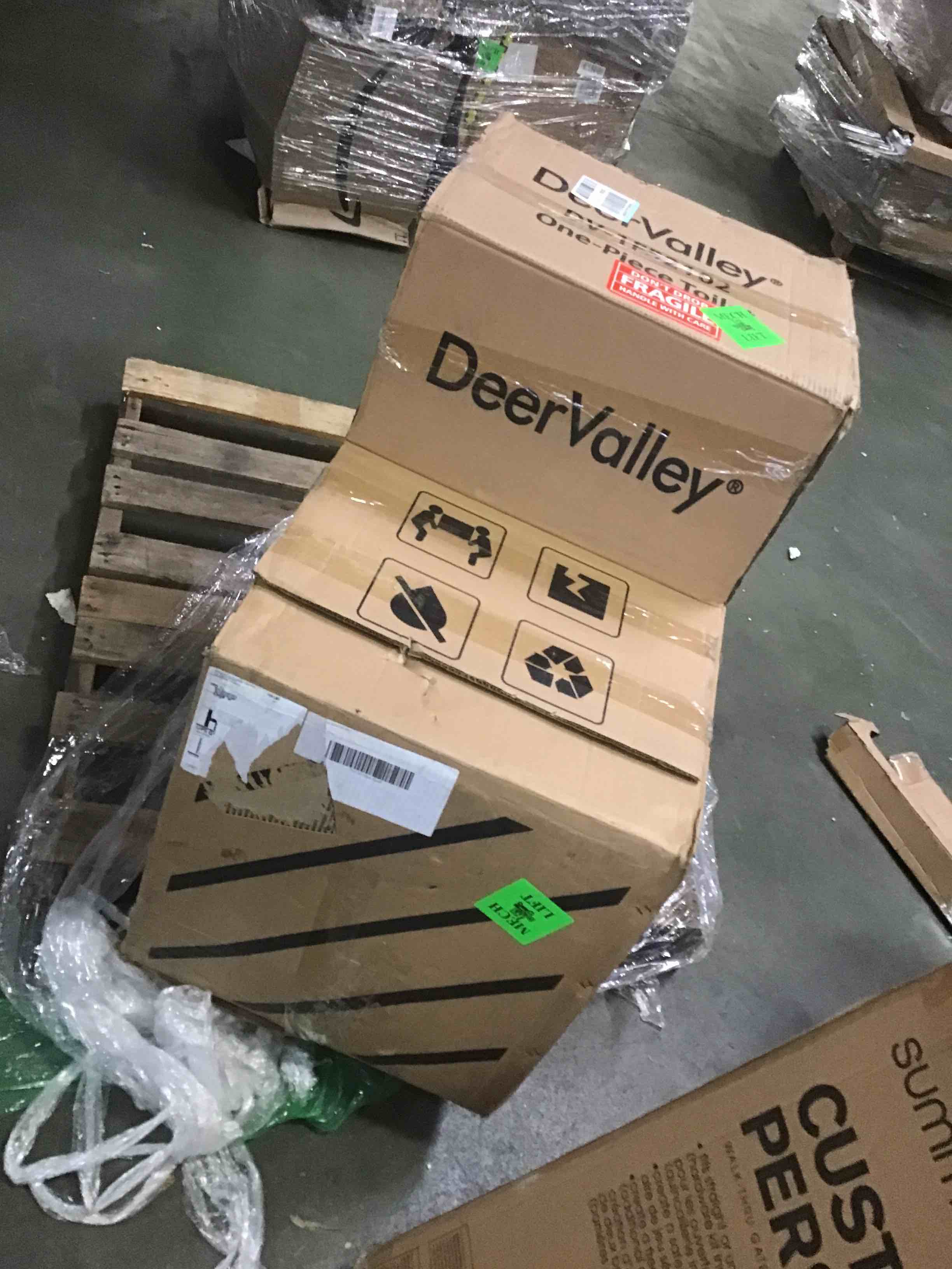 https://s3.amazonaws.com/lotting-images-prod/bidfta/RED5618399_1697121735143.jpeg