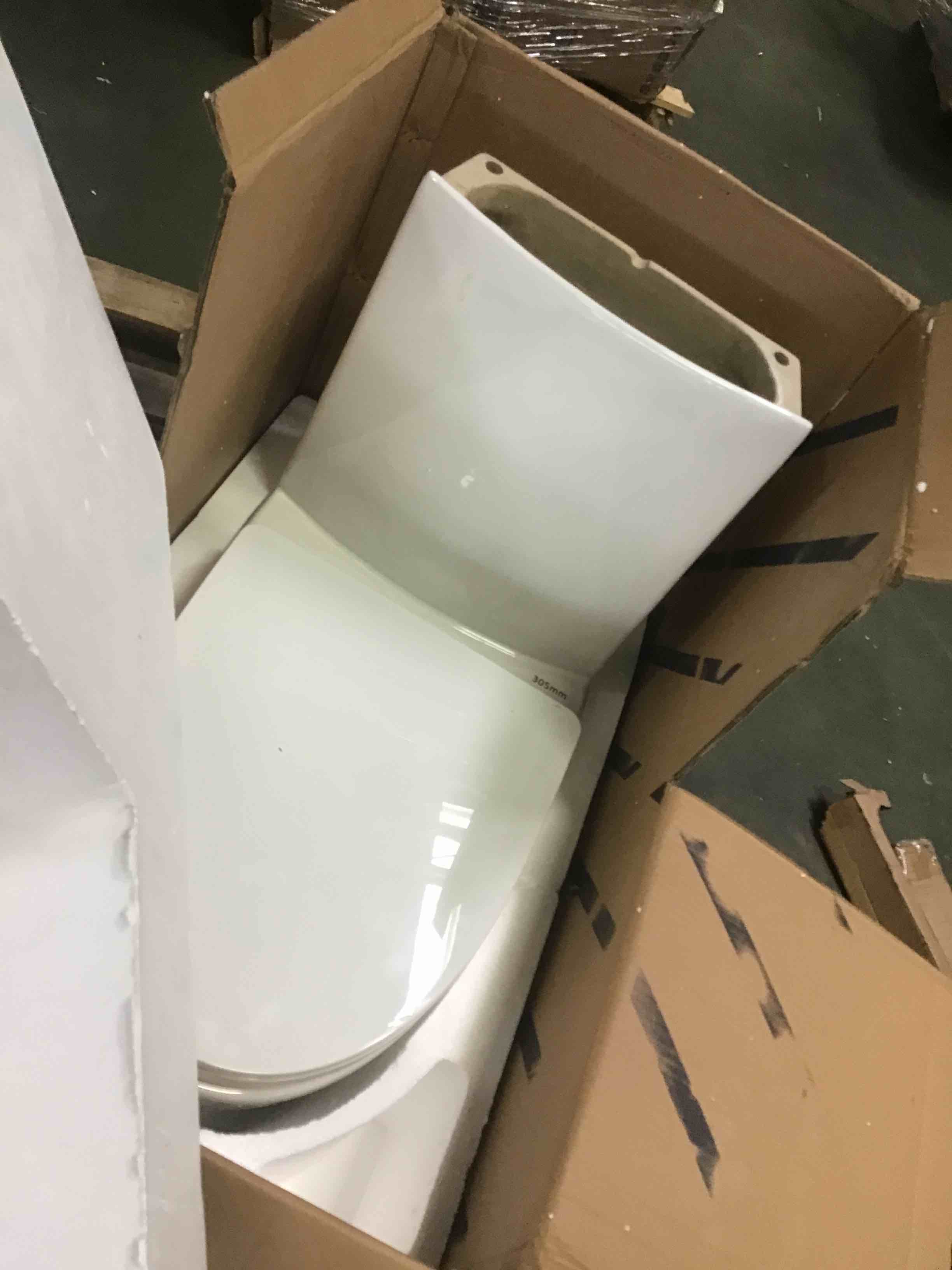 https://s3.amazonaws.com/lotting-images-prod/bidfta/RED5618399_1697121824277.jpeg