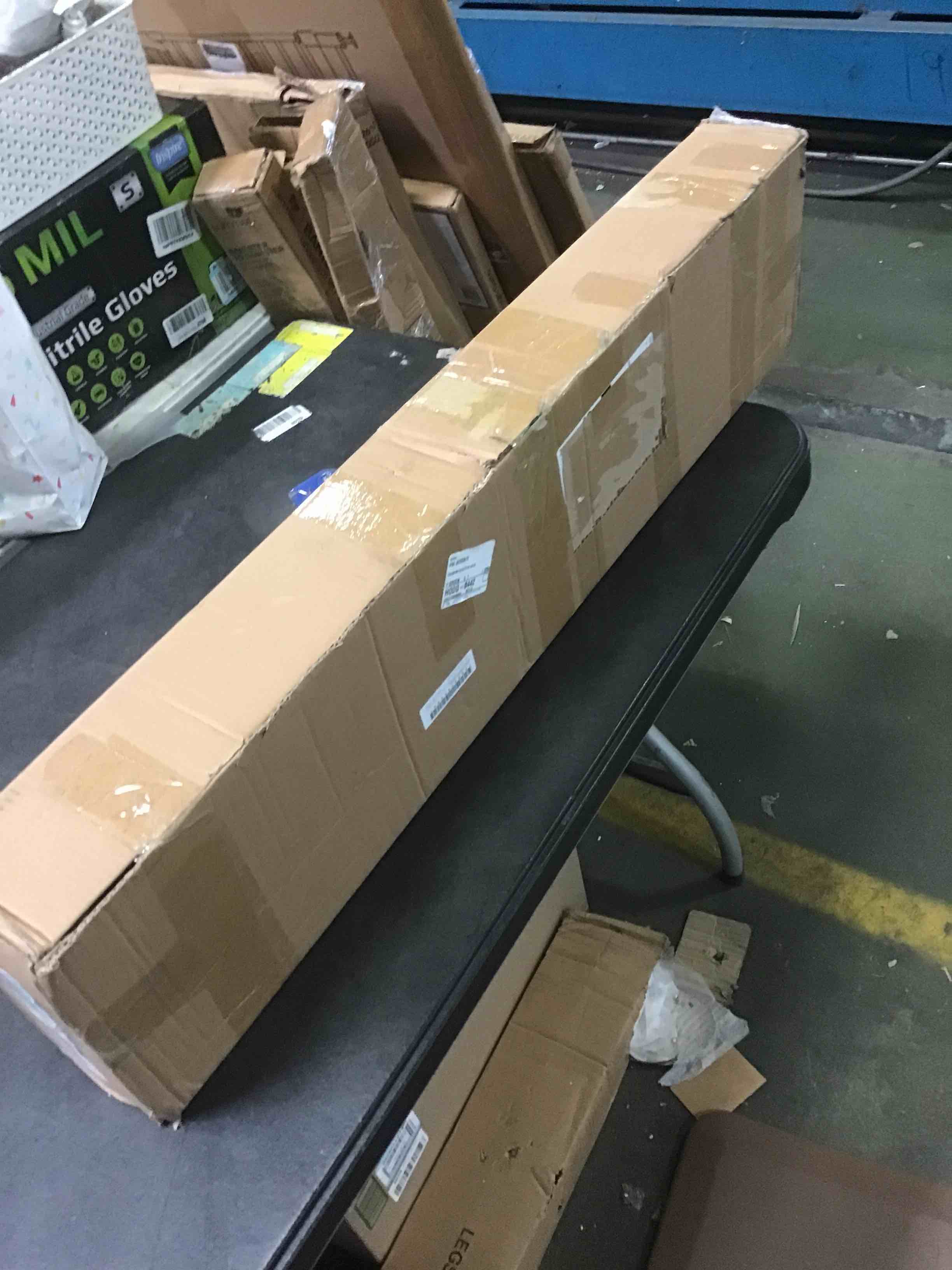 https://s3.amazonaws.com/lotting-images-prod/bidfta/RED5618491_1697135515361.jpeg