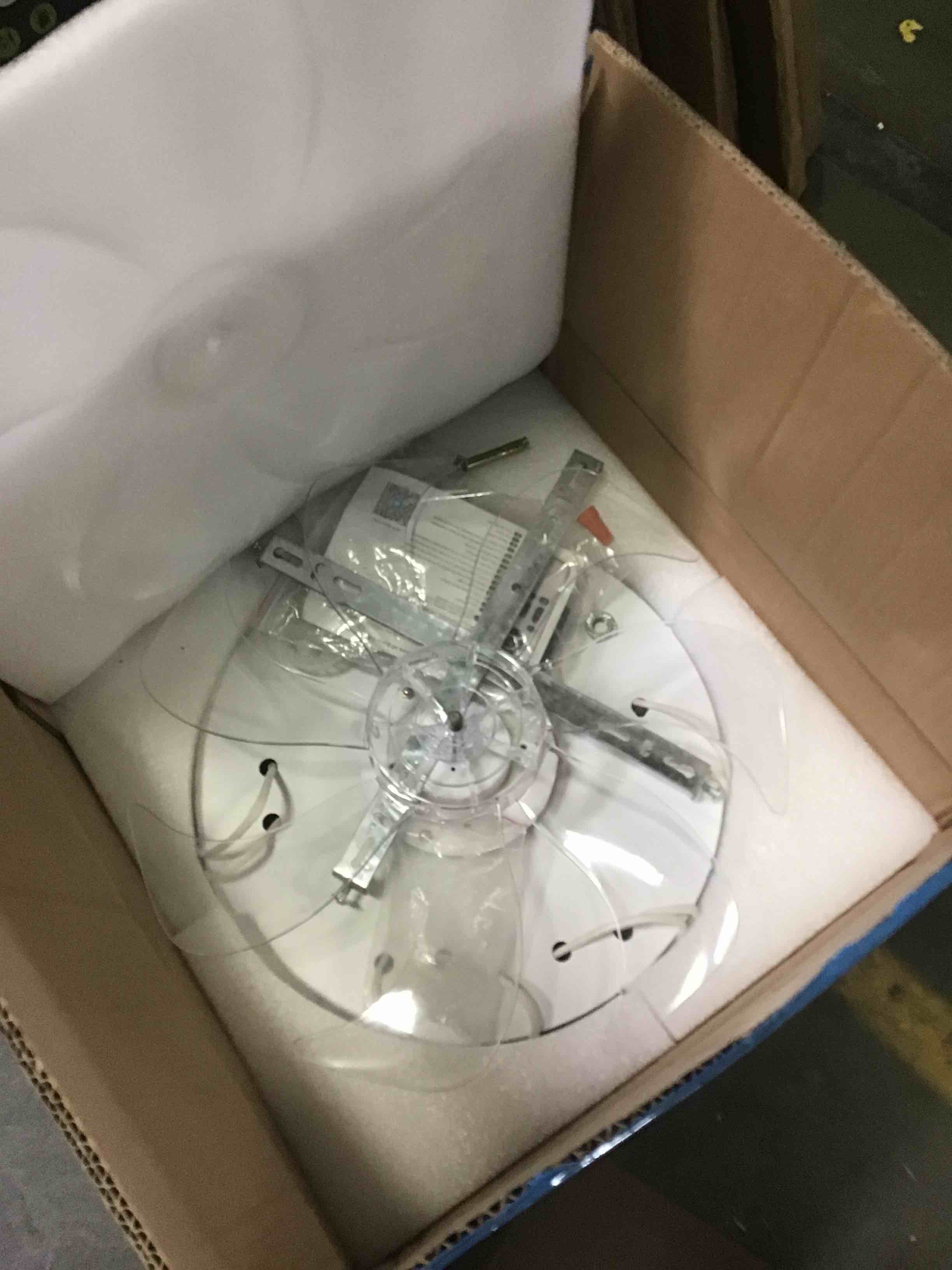 https://s3.amazonaws.com/lotting-images-prod/bidfta/RED5618525_1697140452004.jpeg
