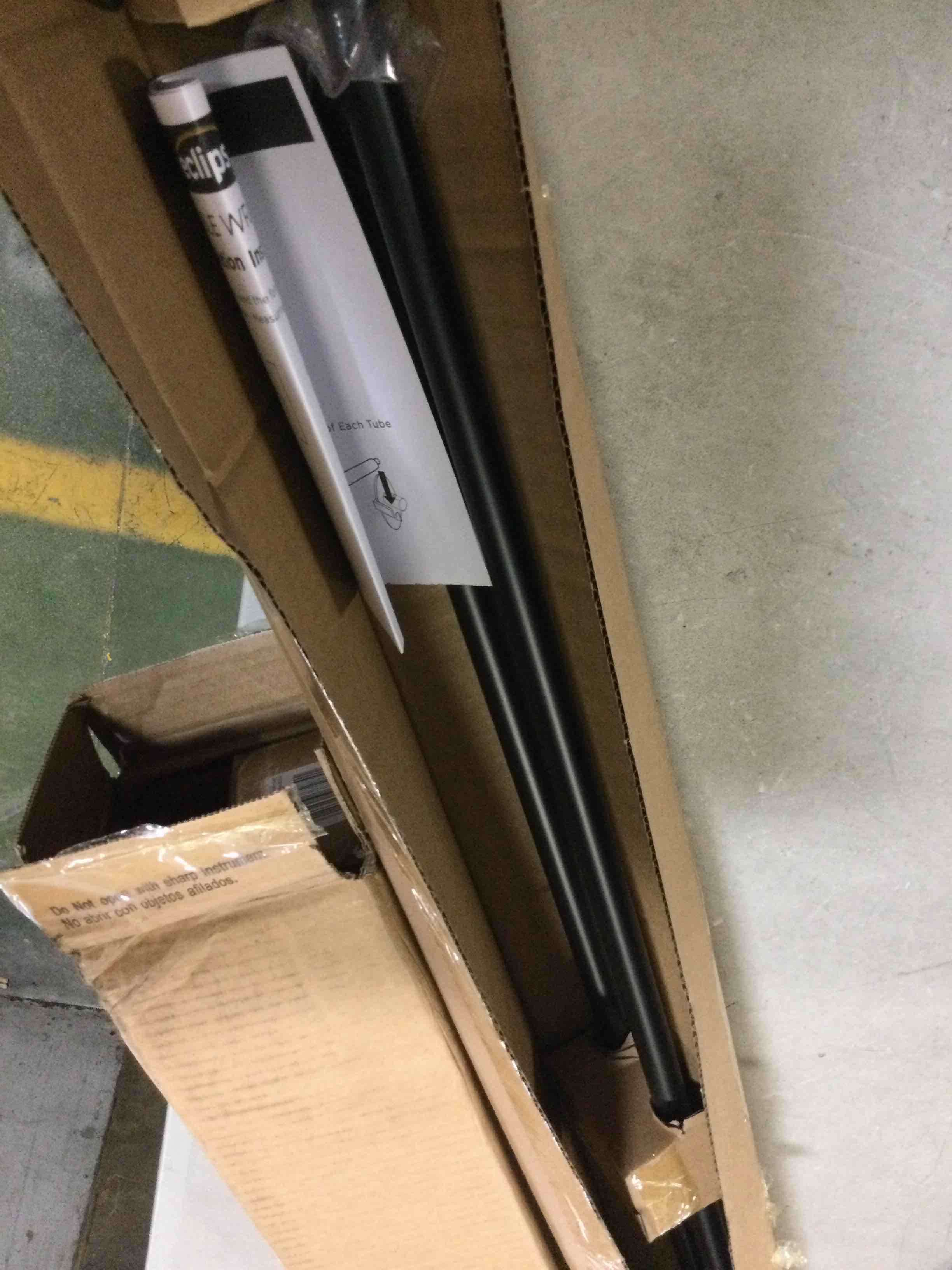 https://s3.amazonaws.com/lotting-images-prod/bidfta/RED5618675_1697468402466.jpeg