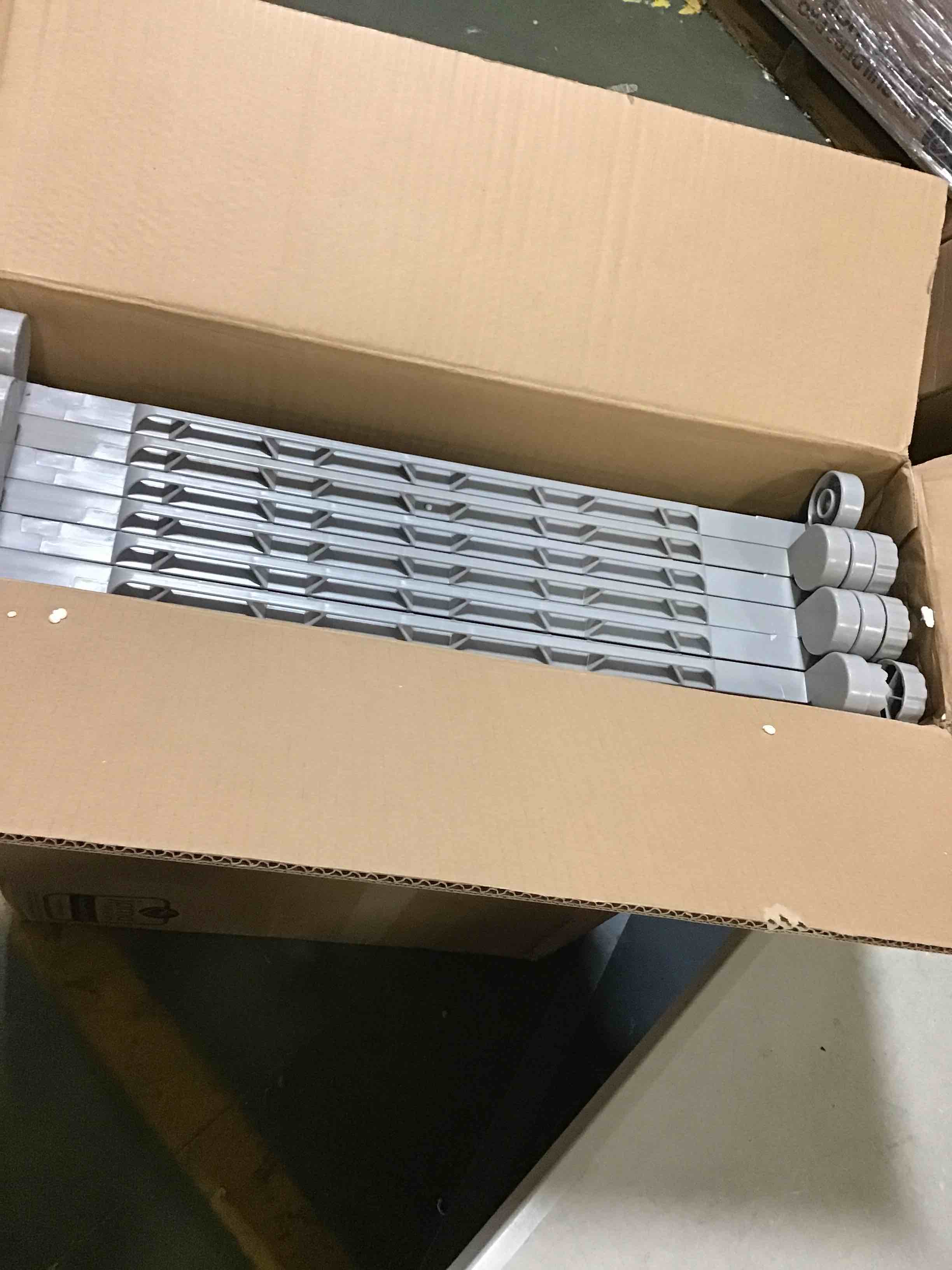 https://s3.amazonaws.com/lotting-images-prod/bidfta/RED5618692_1697471591859.jpeg