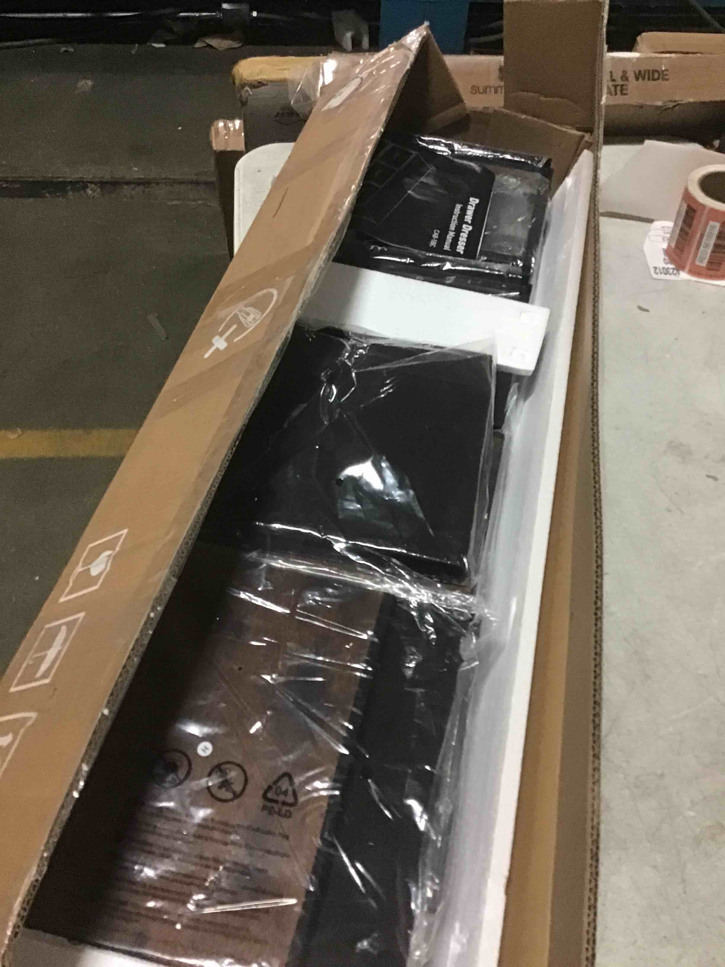 https://s3.amazonaws.com/lotting-images-prod/bidfta/RED5618912_1697562912382.jpeg