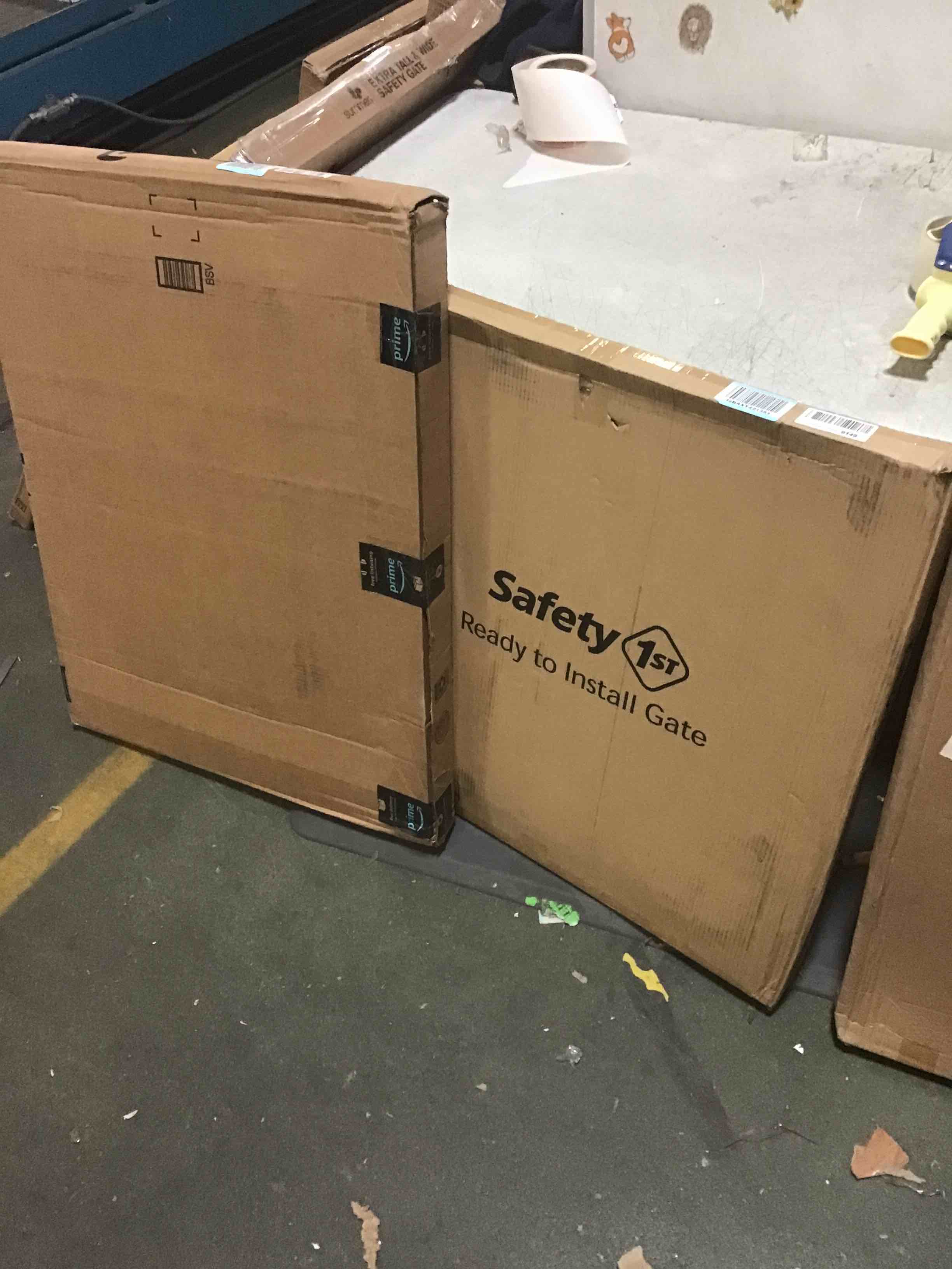 https://s3.amazonaws.com/lotting-images-prod/bidfta/RED5618919_1697563592354.jpeg