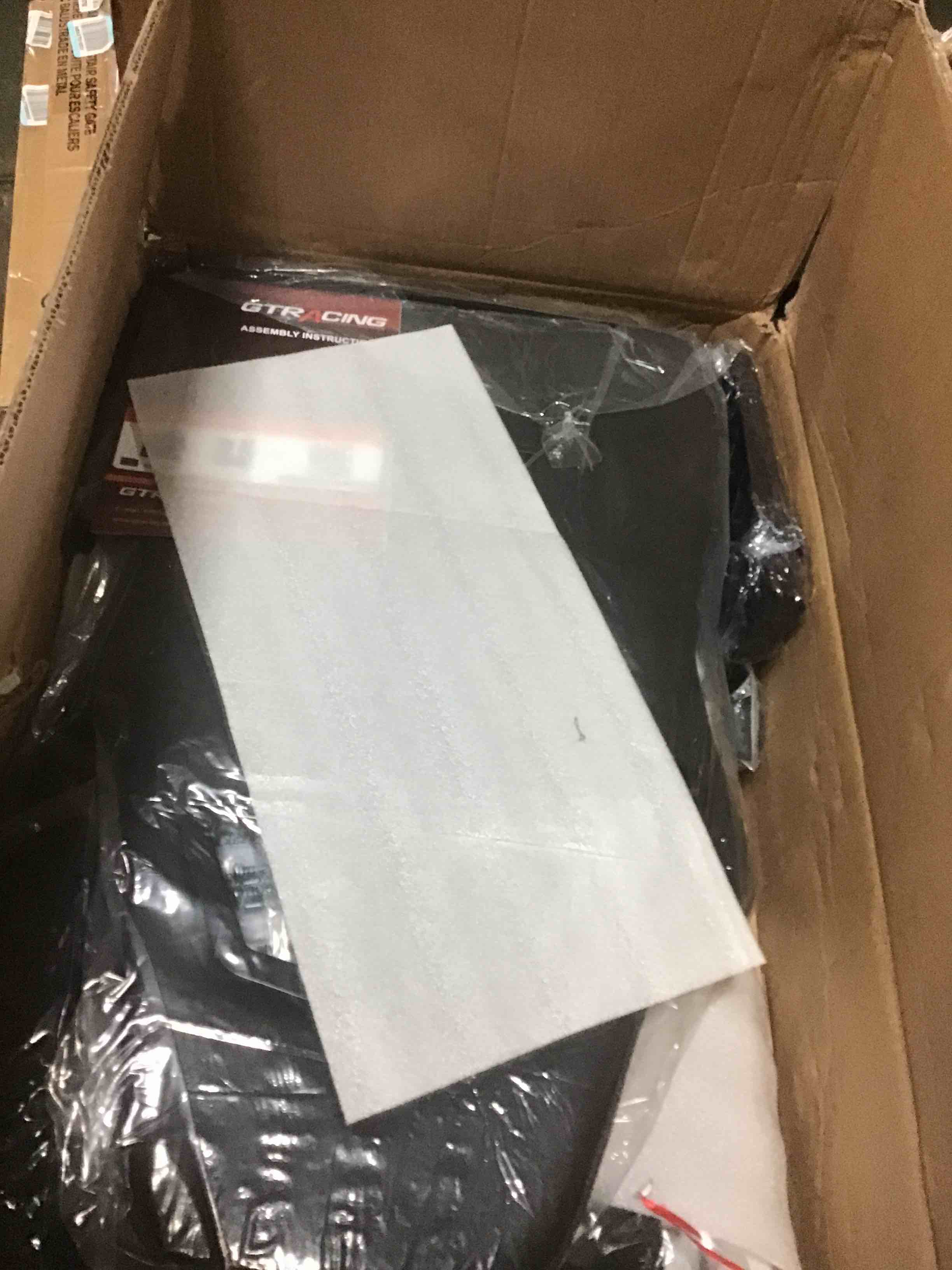 https://s3.amazonaws.com/lotting-images-prod/bidfta/RED5618943_1697566921140.jpeg