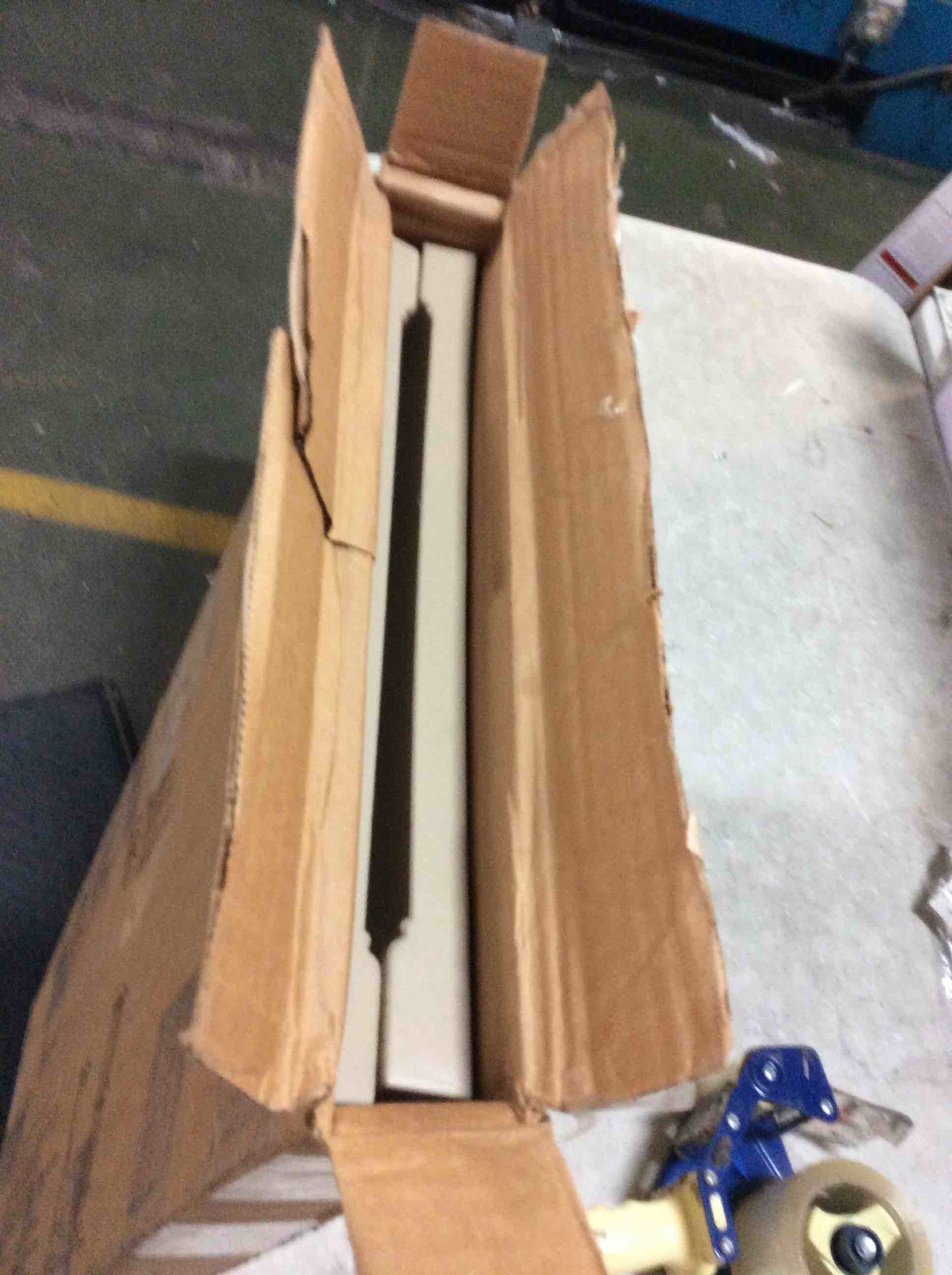 https://s3.amazonaws.com/lotting-images-prod/bidfta/RED5619299_1697739311360.jpeg