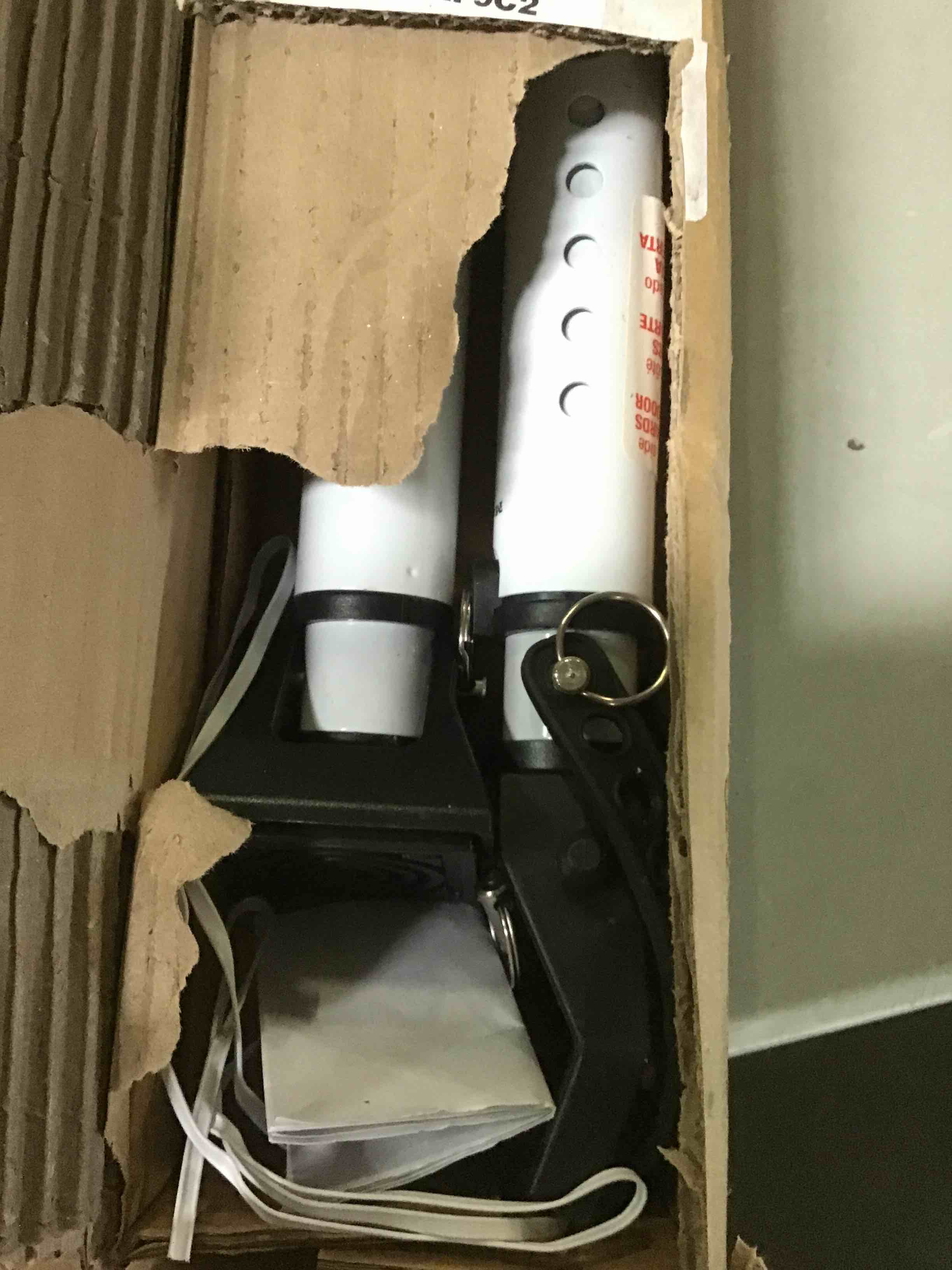 https://s3.amazonaws.com/lotting-images-prod/bidfta/RED5620307_1697141977497.jpeg