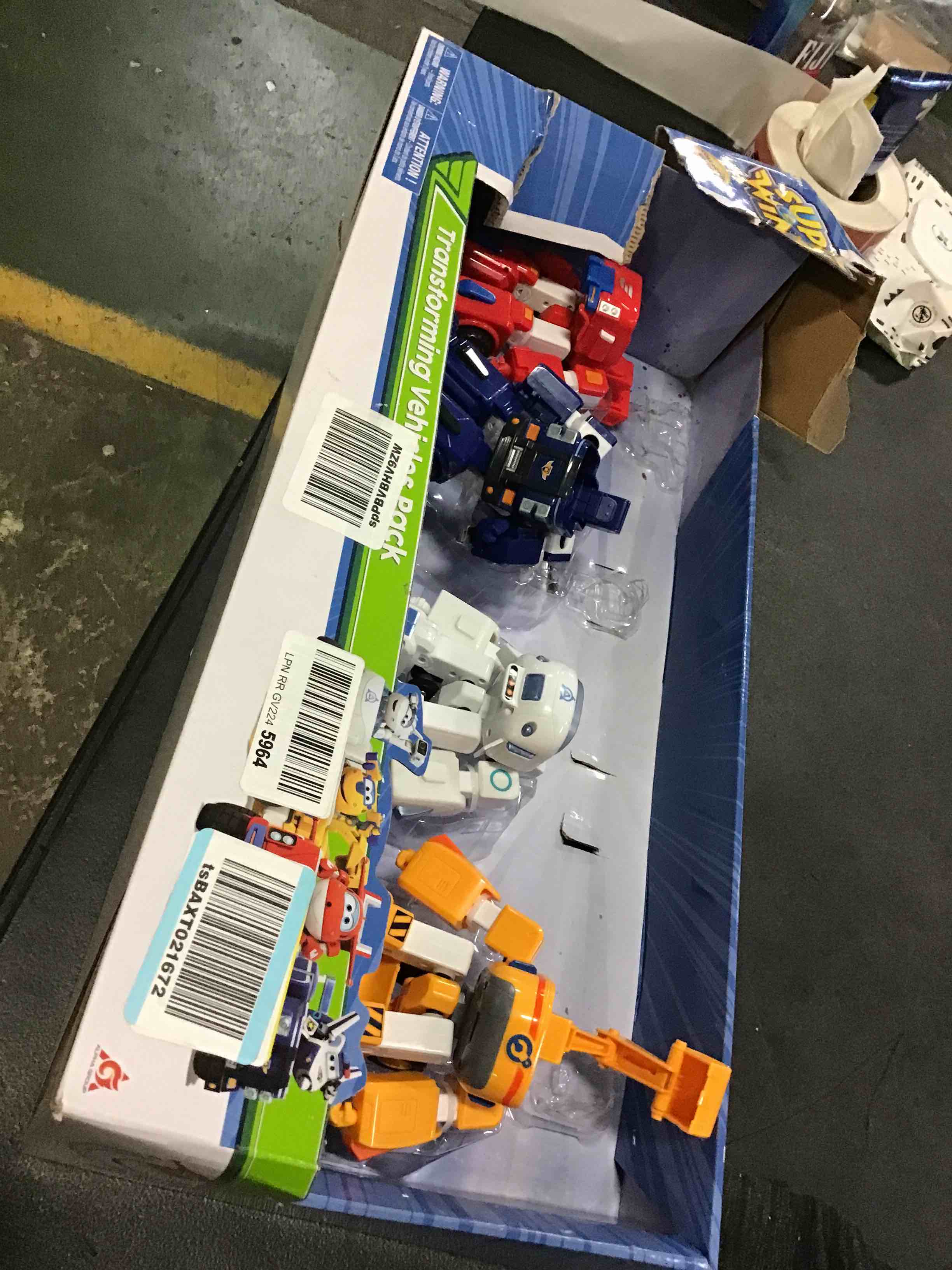 https://s3.amazonaws.com/lotting-images-prod/bidfta/RED5622737_1696528657838.jpeg