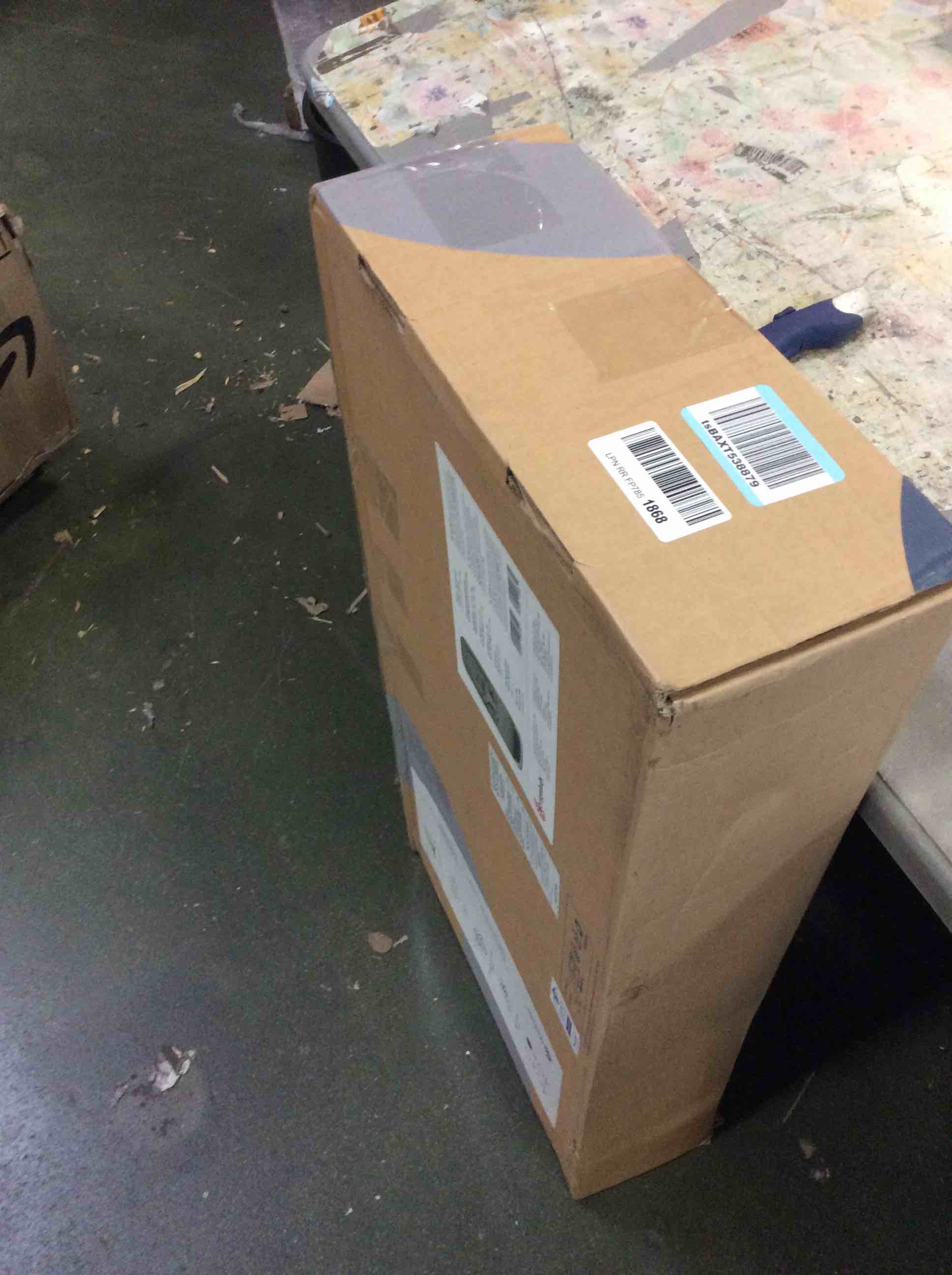 https://s3.amazonaws.com/lotting-images-prod/bidfta/RED5622964_1696857017281.jpeg