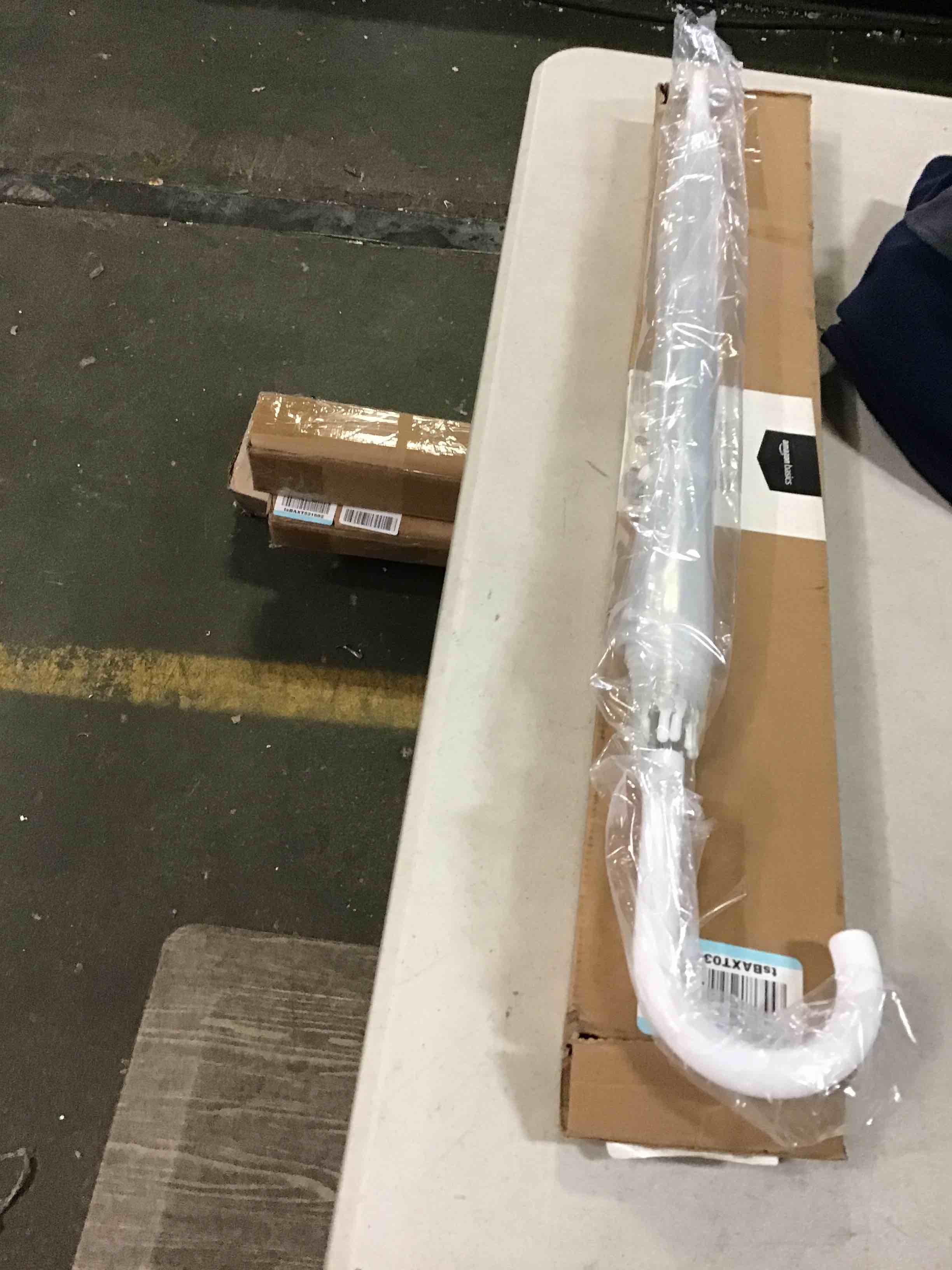 https://s3.amazonaws.com/lotting-images-prod/bidfta/RED5623518_1697131115117.jpeg