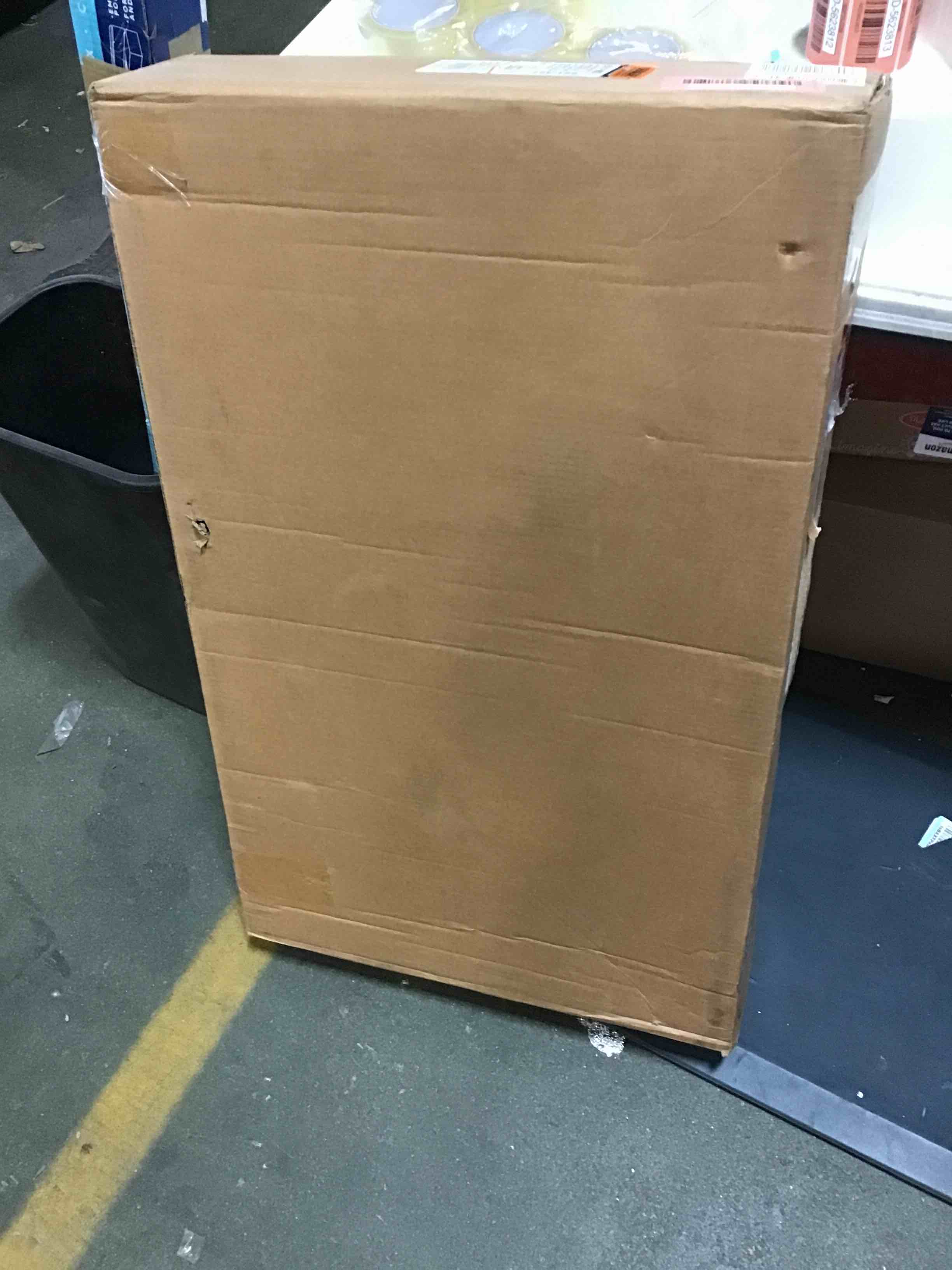 https://s3.amazonaws.com/lotting-images-prod/bidfta/RED5623805_1699899991783.jpeg