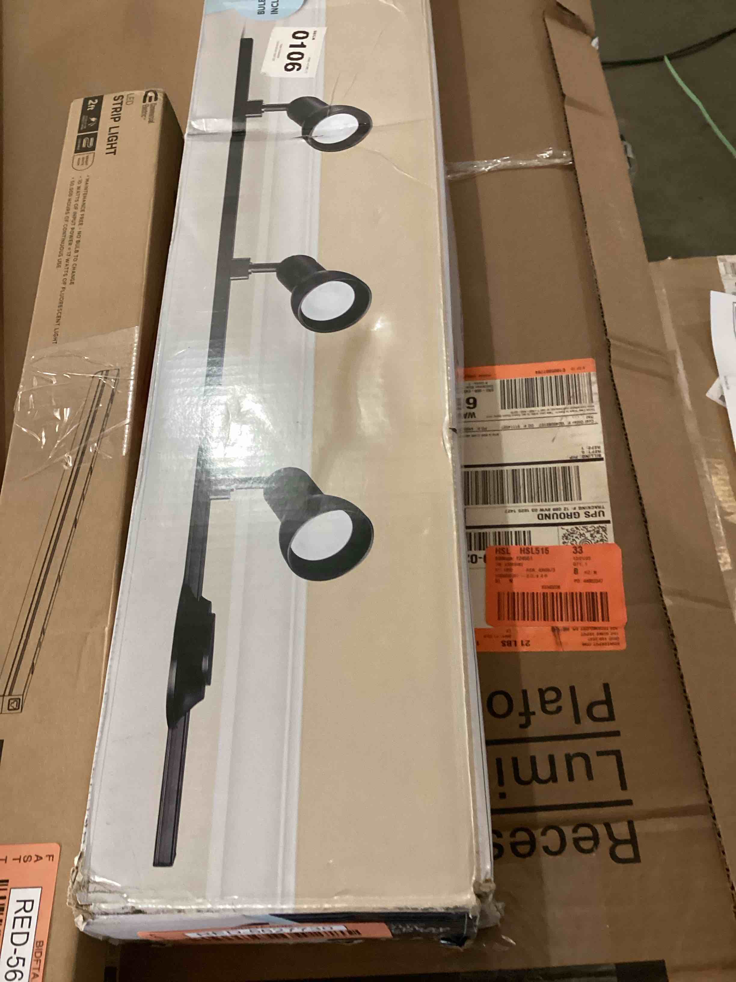 https://s3.amazonaws.com/lotting-images-prod/bidfta/RED5627754_1707315940987.jpeg