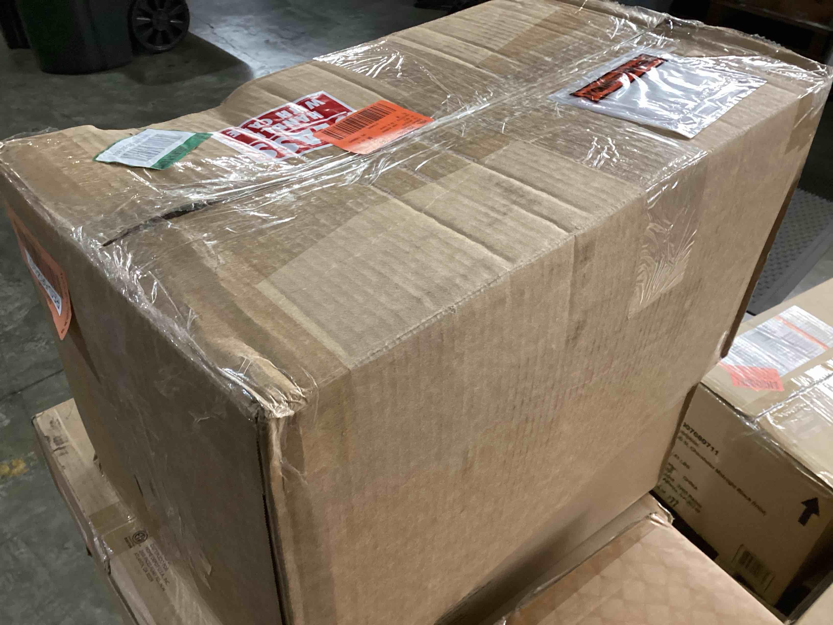 https://s3.amazonaws.com/lotting-images-prod/bidfta/RED5629357_1700140522883.jpeg