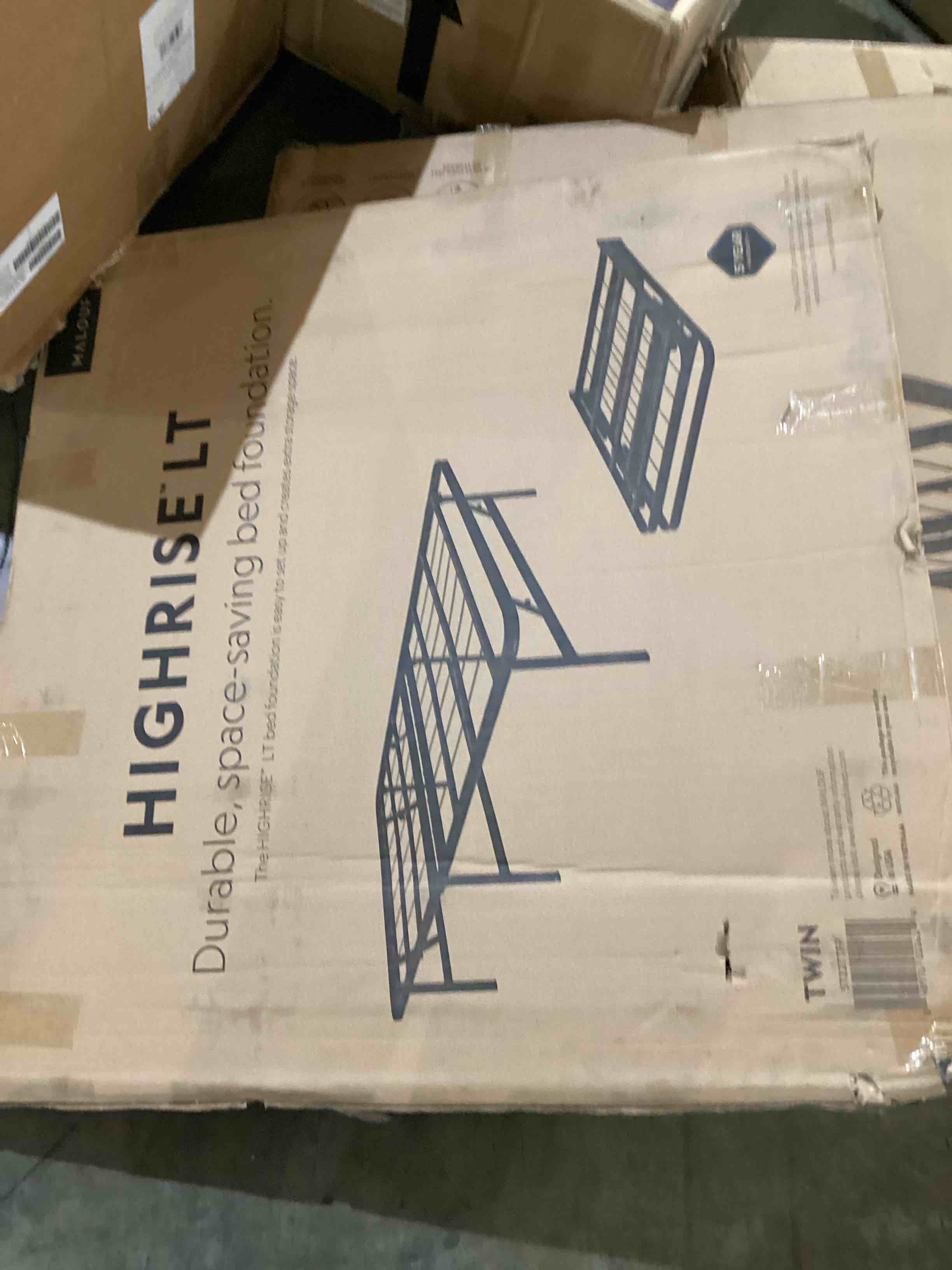 https://s3.amazonaws.com/lotting-images-prod/bidfta/RED5629366_1700141927081.jpeg