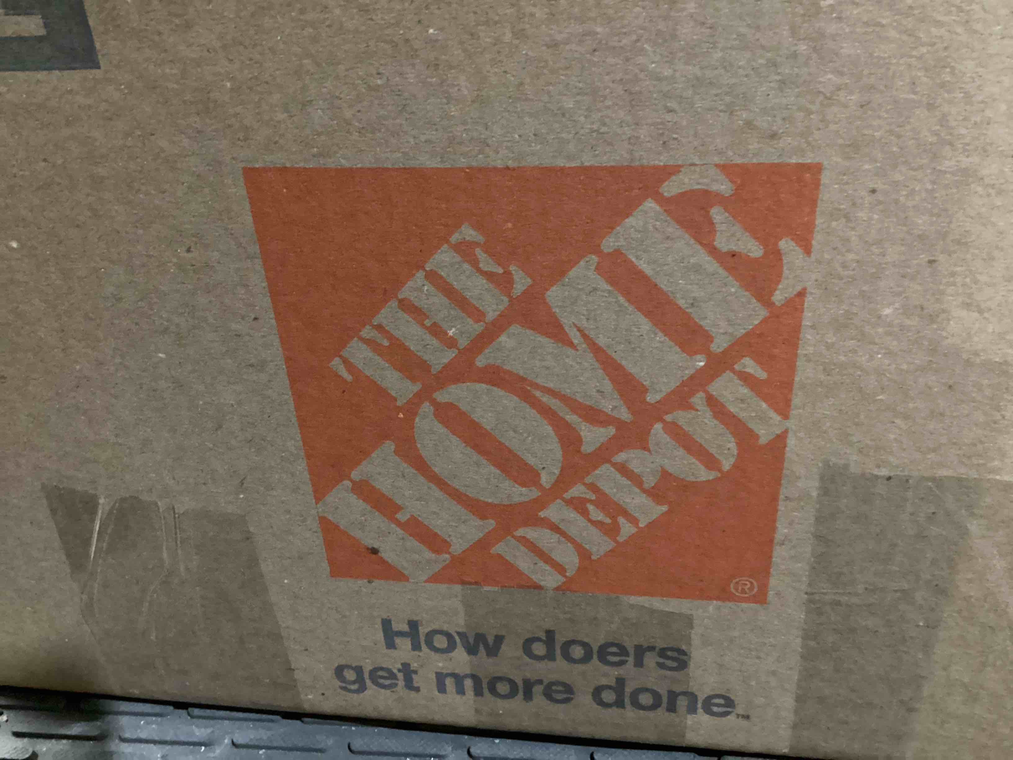 https://s3.amazonaws.com/lotting-images-prod/bidfta/RED5629872_1700837761193.jpeg