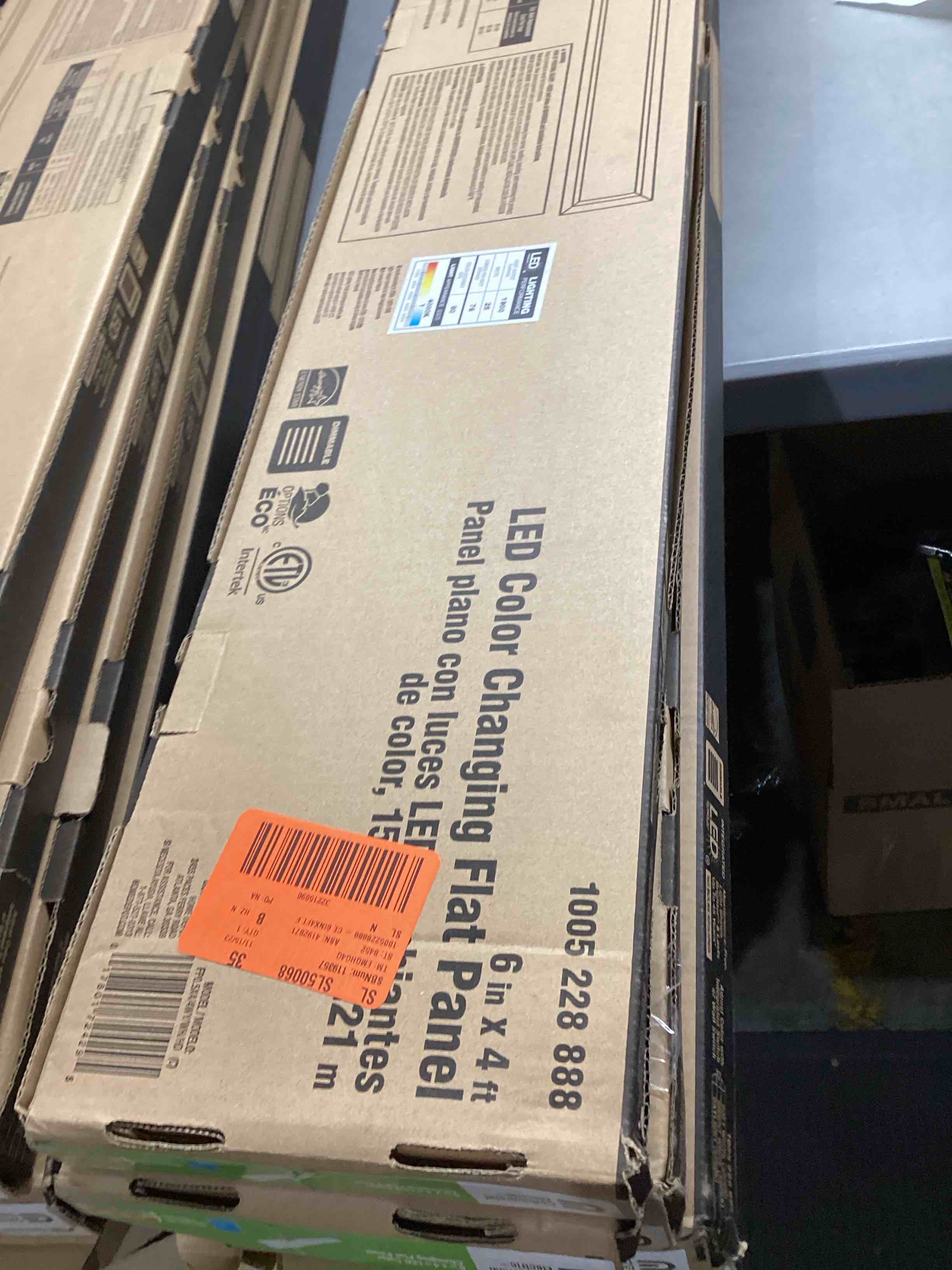https://s3.amazonaws.com/lotting-images-prod/bidfta/RED5629952_1700858863616.jpeg