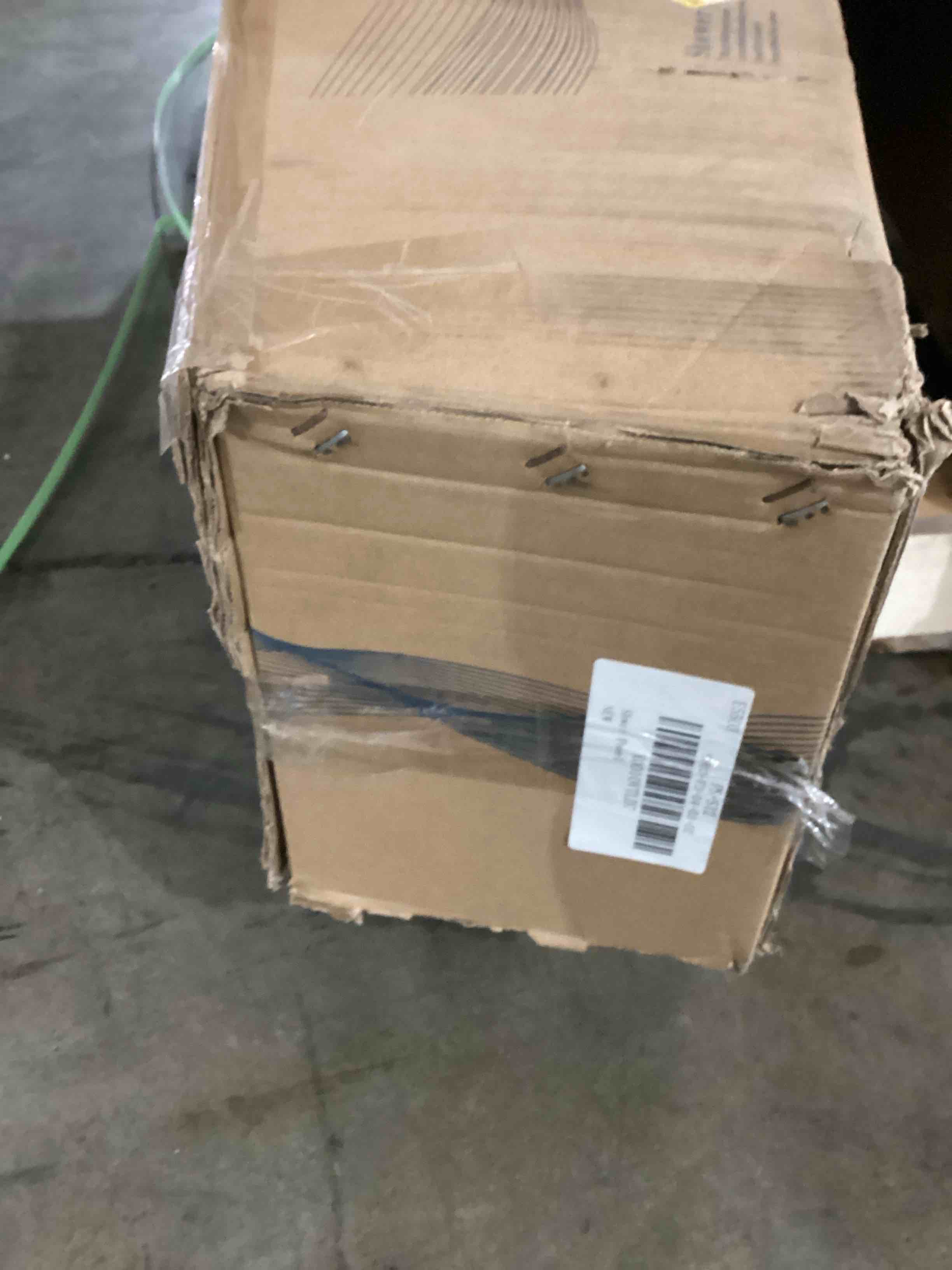 https://s3.amazonaws.com/lotting-images-prod/bidfta/RED5632416_1704462410354.jpeg