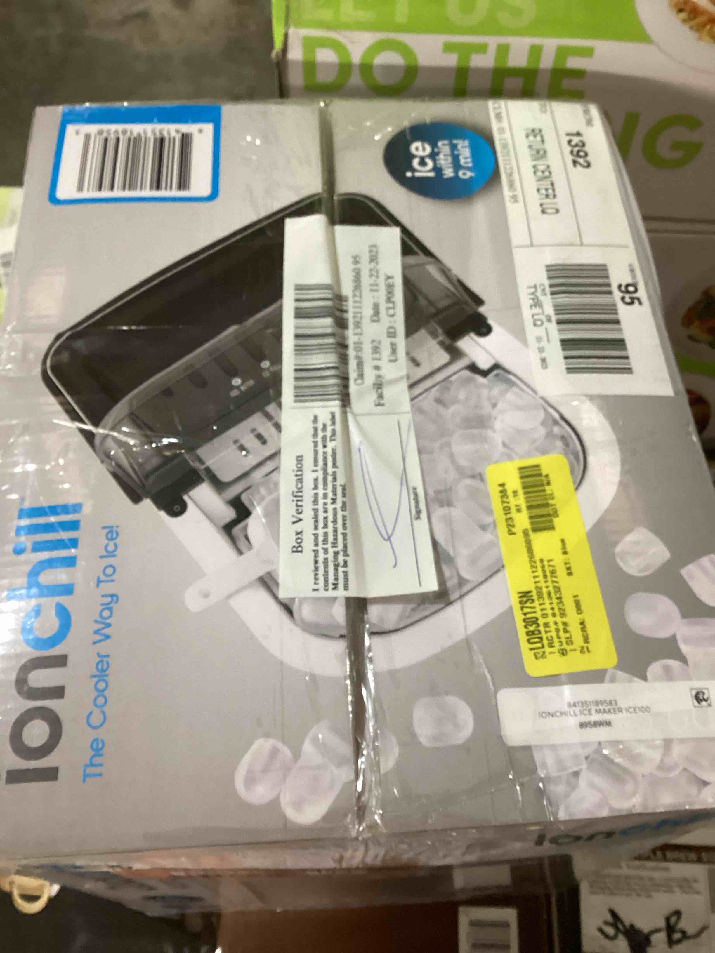 https://s3.amazonaws.com/lotting-images-prod/bidfta/RED5633922_1705501597646.jpeg