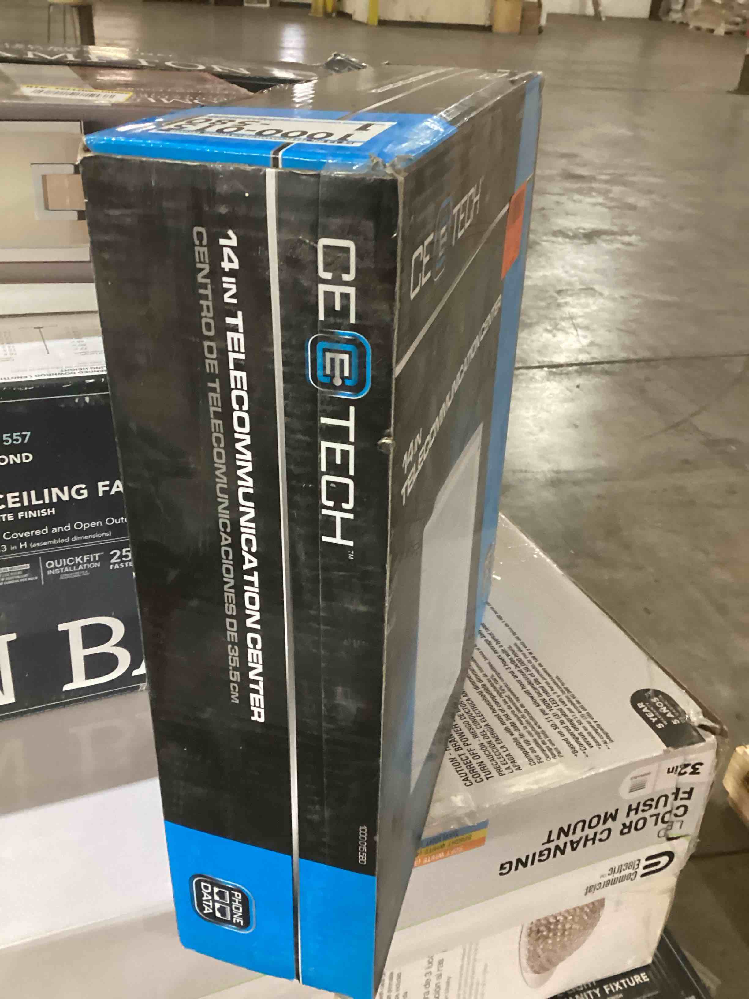 https://s3.amazonaws.com/lotting-images-prod/bidfta/RED5634432_1706032997437.jpeg