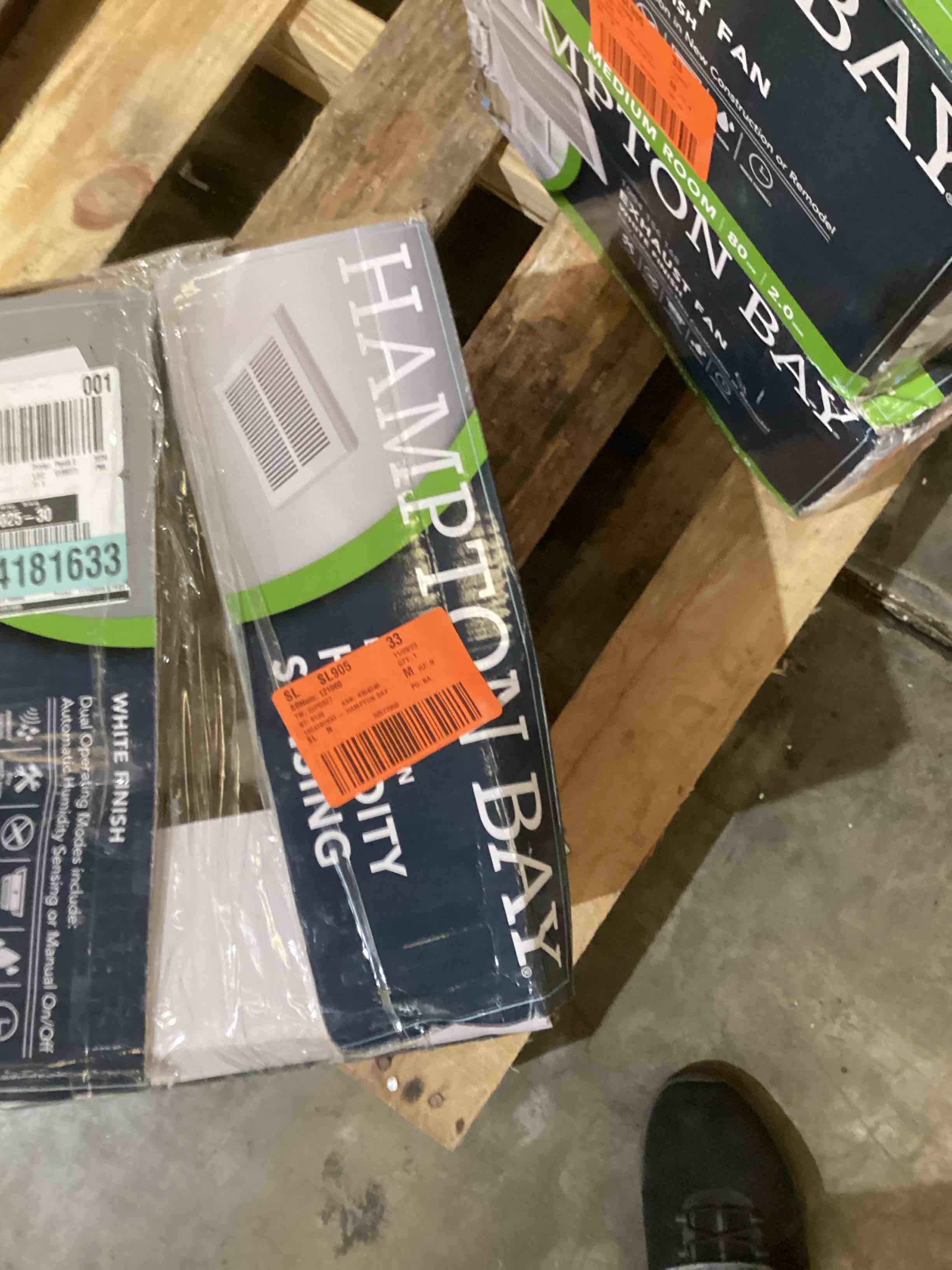 https://s3.amazonaws.com/lotting-images-prod/bidfta/RED5634606_1702486400252.jpeg