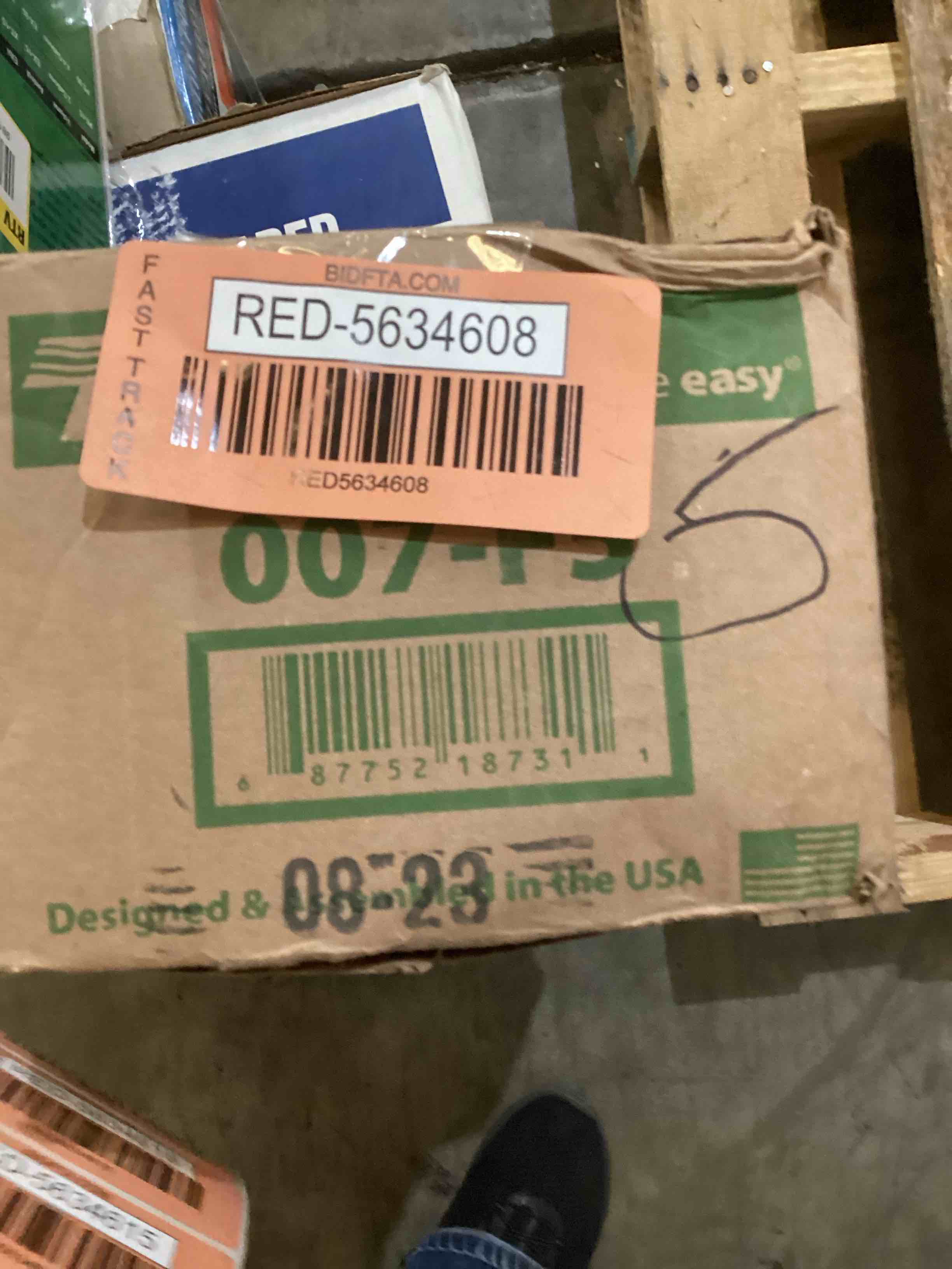 https://s3.amazonaws.com/lotting-images-prod/bidfta/RED5634608_1702490726810.jpeg