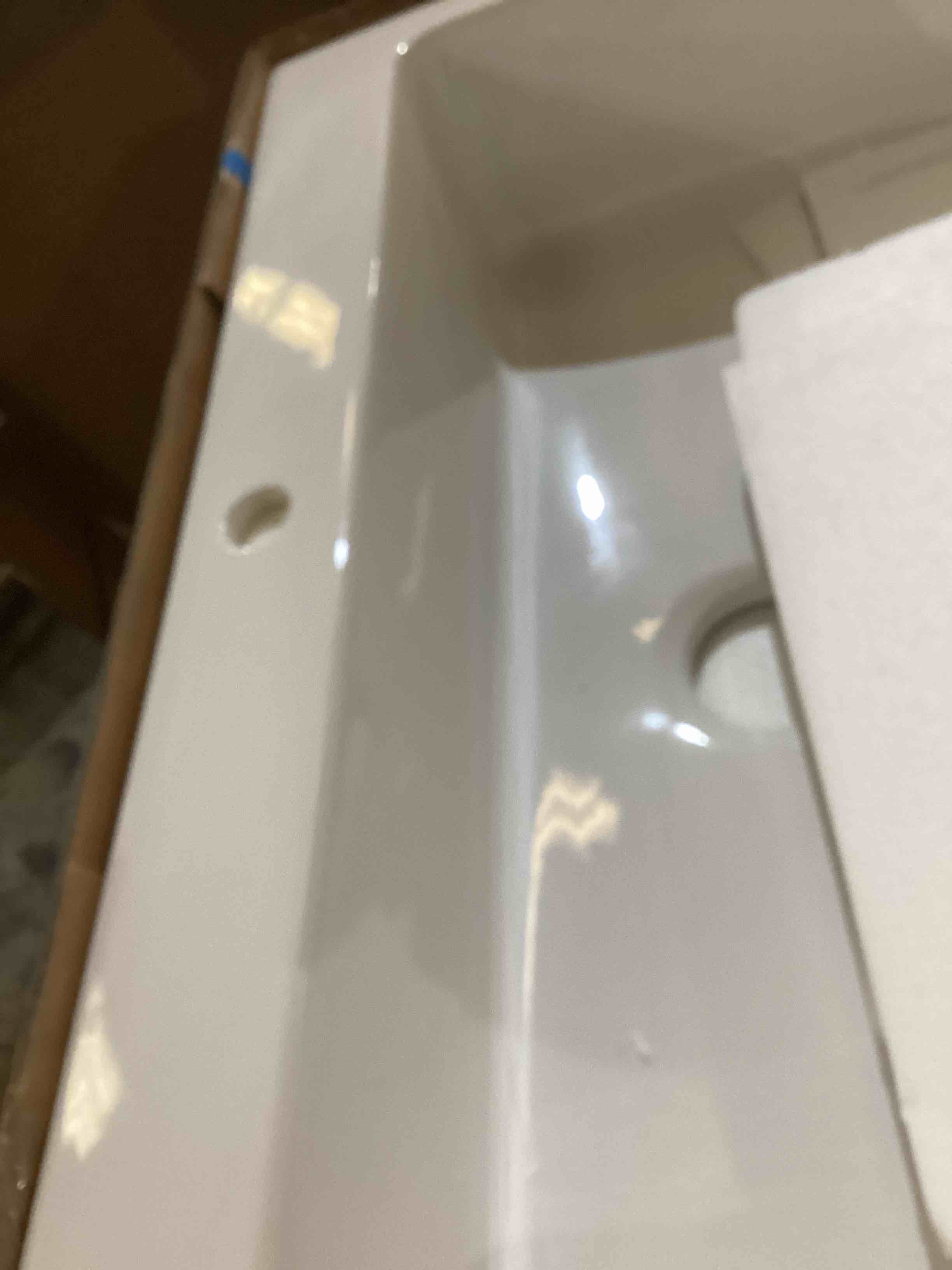 https://s3.amazonaws.com/lotting-images-prod/bidfta/RED5634713_1702571969511.jpeg