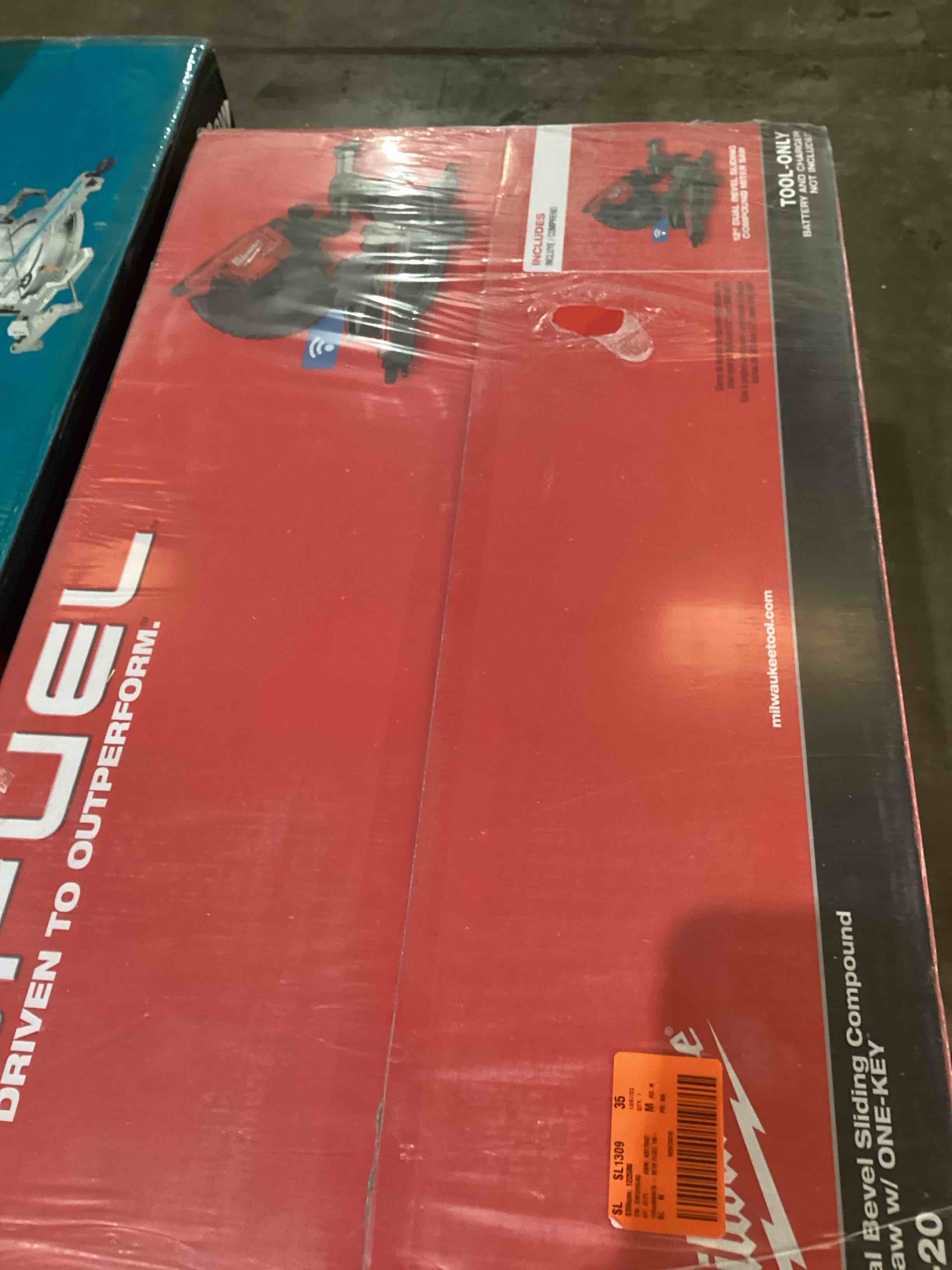https://s3.amazonaws.com/lotting-images-prod/bidfta/RED5634850_1702658563095.jpeg