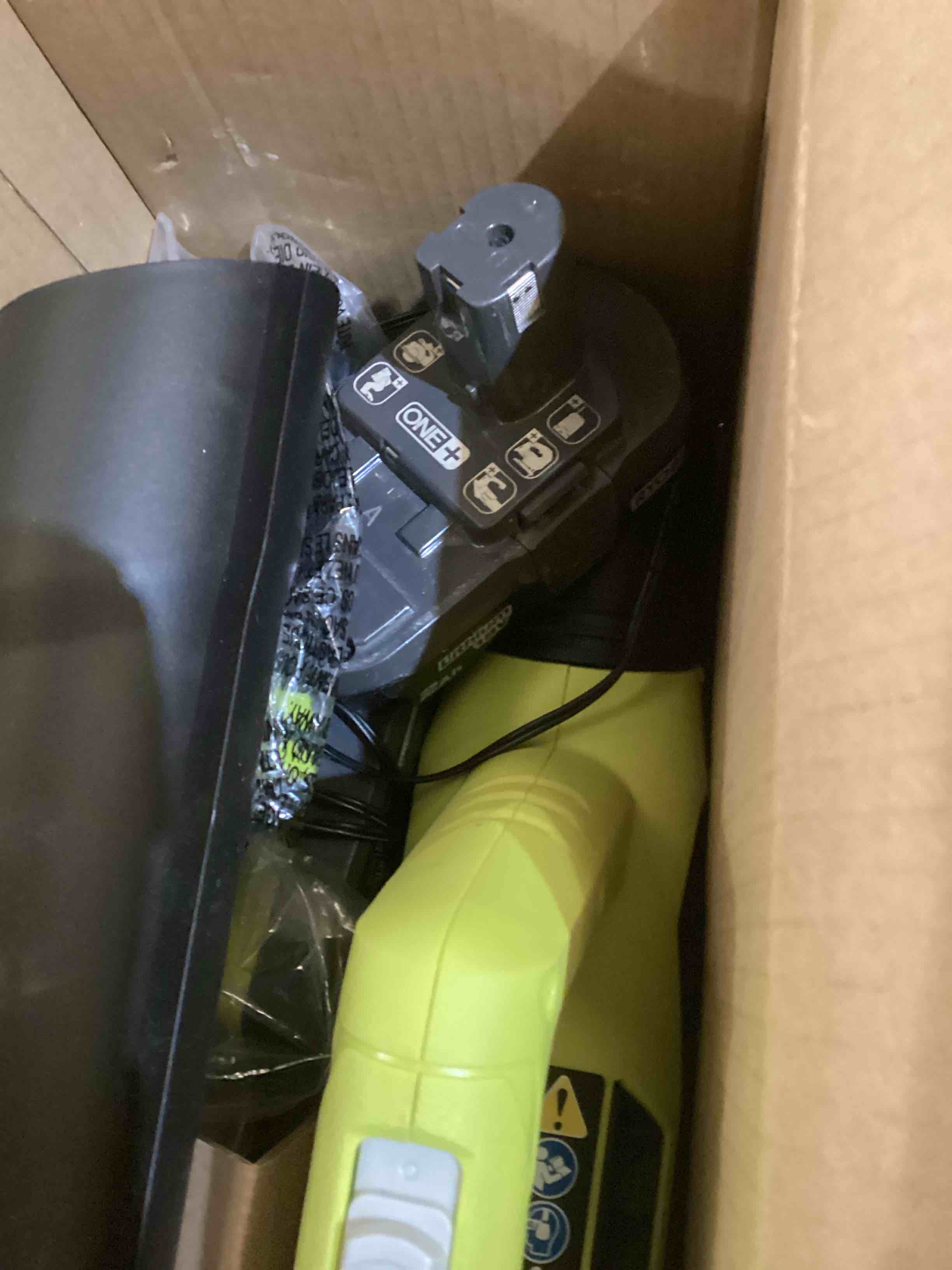 https://s3.amazonaws.com/lotting-images-prod/bidfta/RED5634859_1702657361155.jpeg