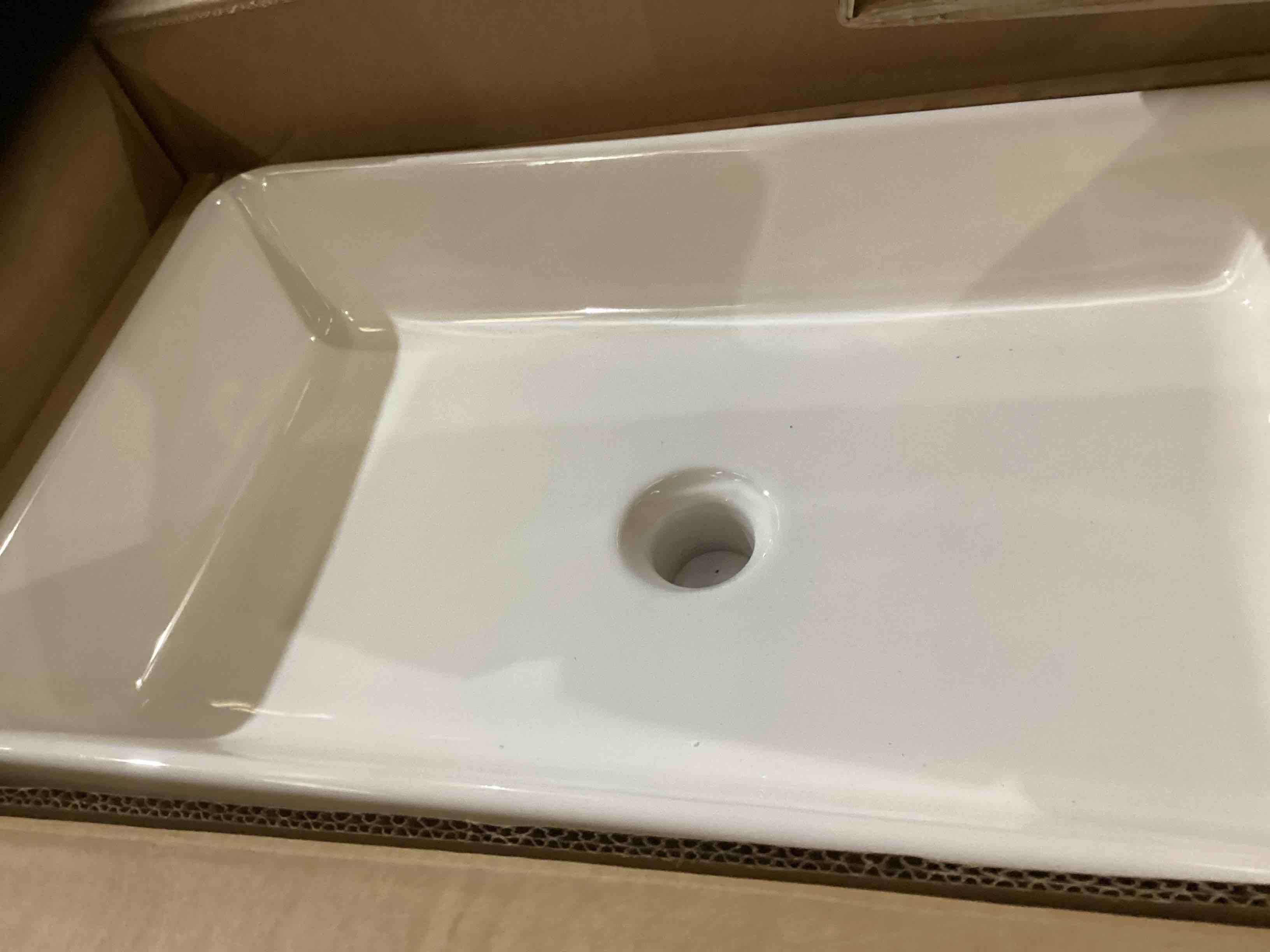 https://s3.amazonaws.com/lotting-images-prod/bidfta/RED5635059_1703082404887.jpeg