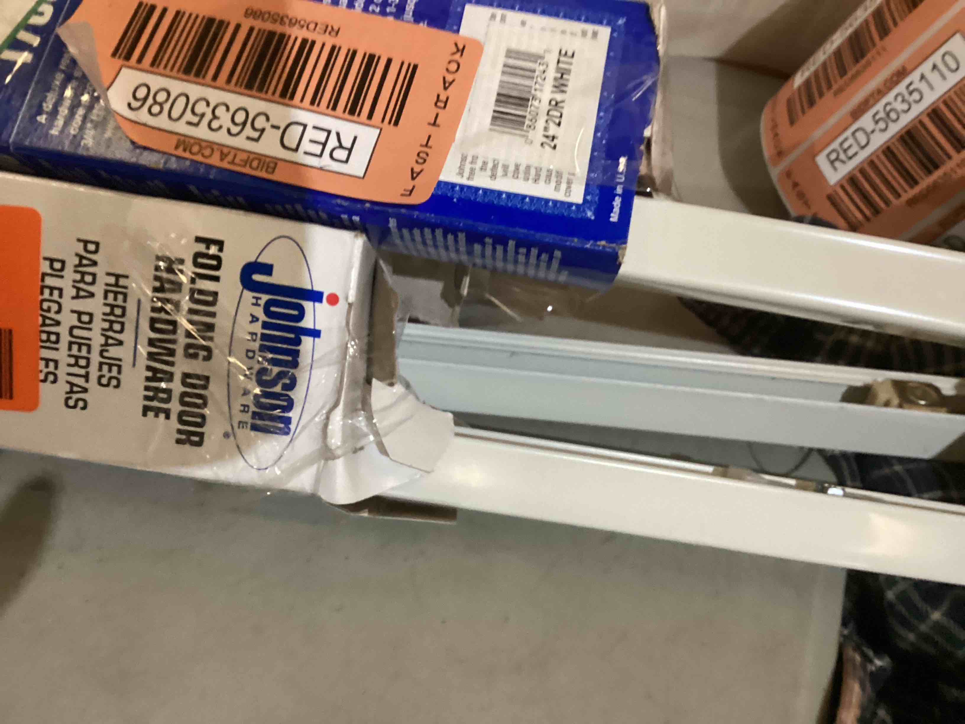 https://s3.amazonaws.com/lotting-images-prod/bidfta/RED5635086_1703089346541.jpeg