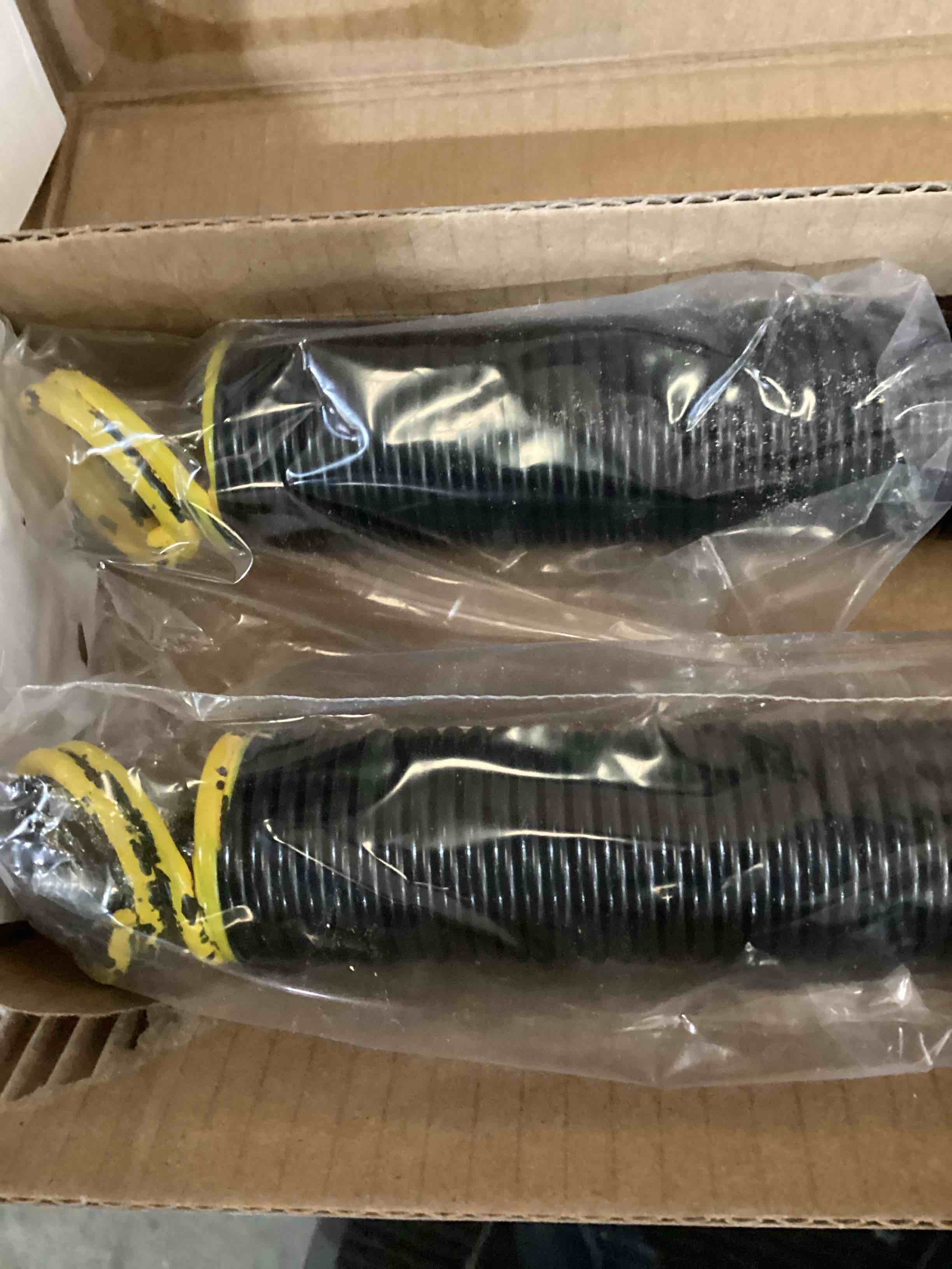 https://s3.amazonaws.com/lotting-images-prod/bidfta/RED5635104_1703090118678.jpeg