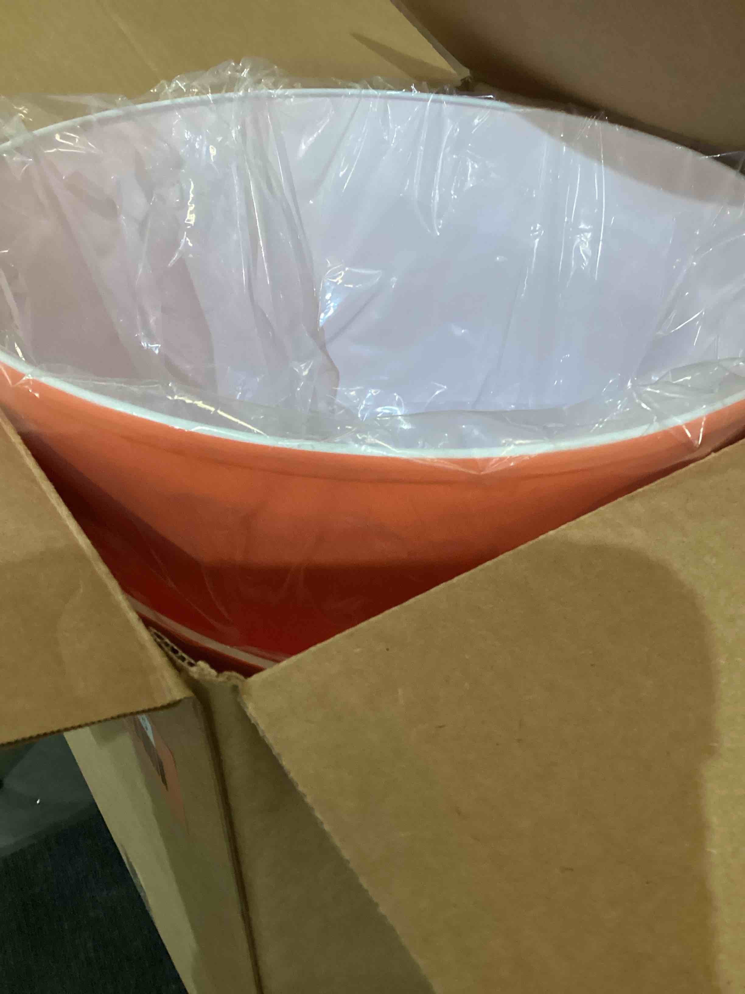 https://s3.amazonaws.com/lotting-images-prod/bidfta/RED5635116_1703090817541.jpeg