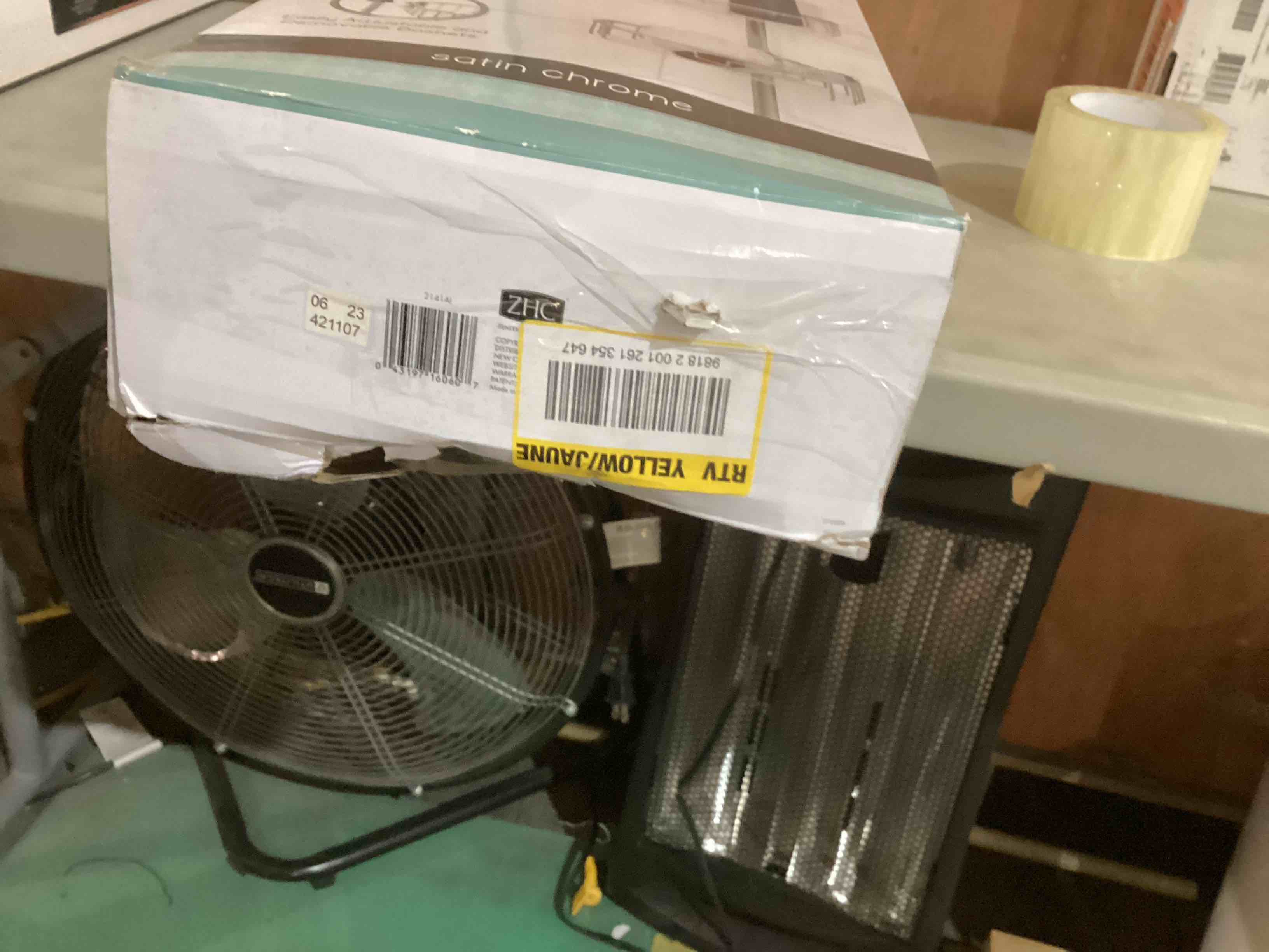 https://s3.amazonaws.com/lotting-images-prod/bidfta/RED5635273_1703187826752.jpeg