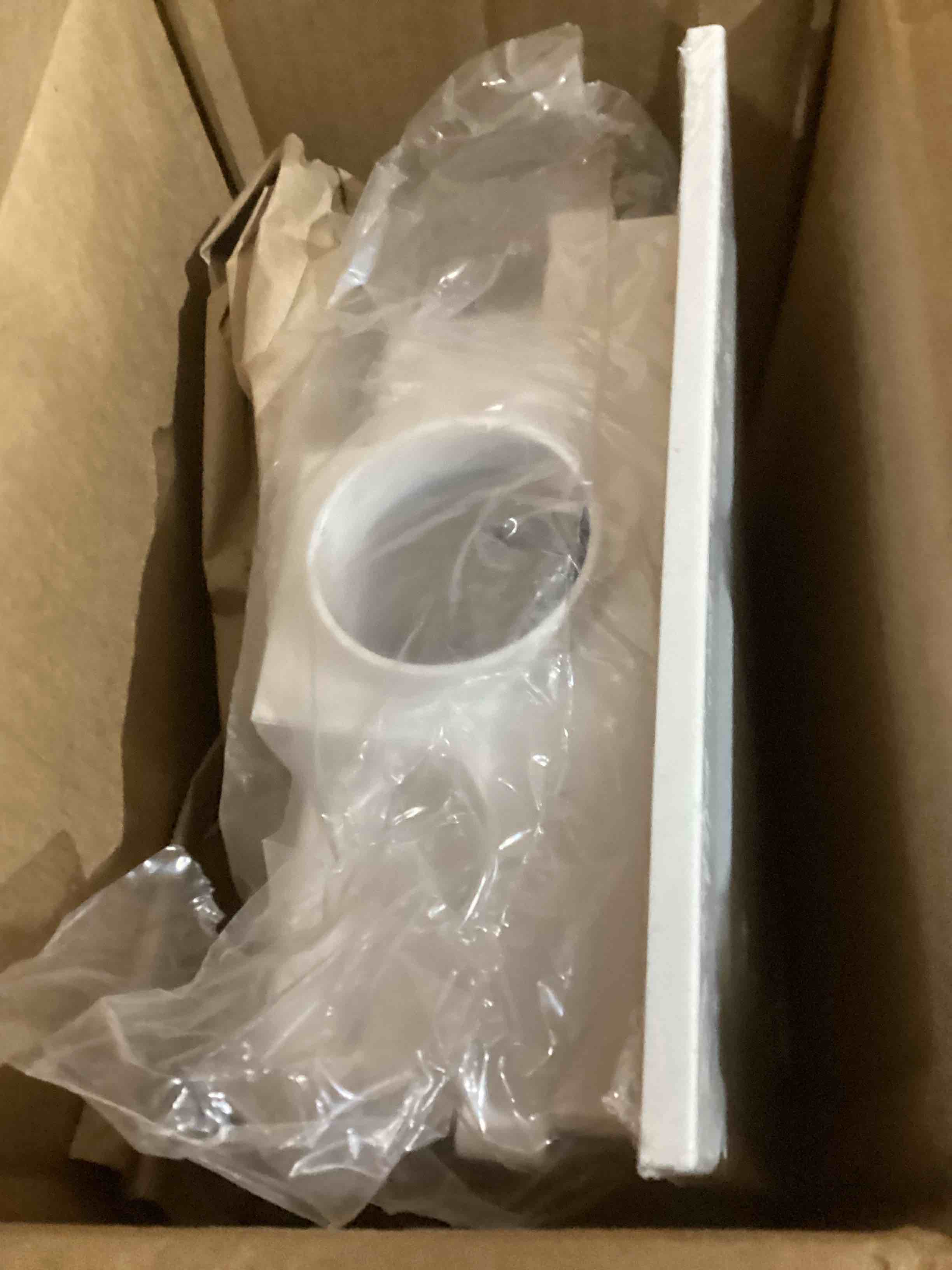 https://s3.amazonaws.com/lotting-images-prod/bidfta/RED5635291_1703192520515.jpeg