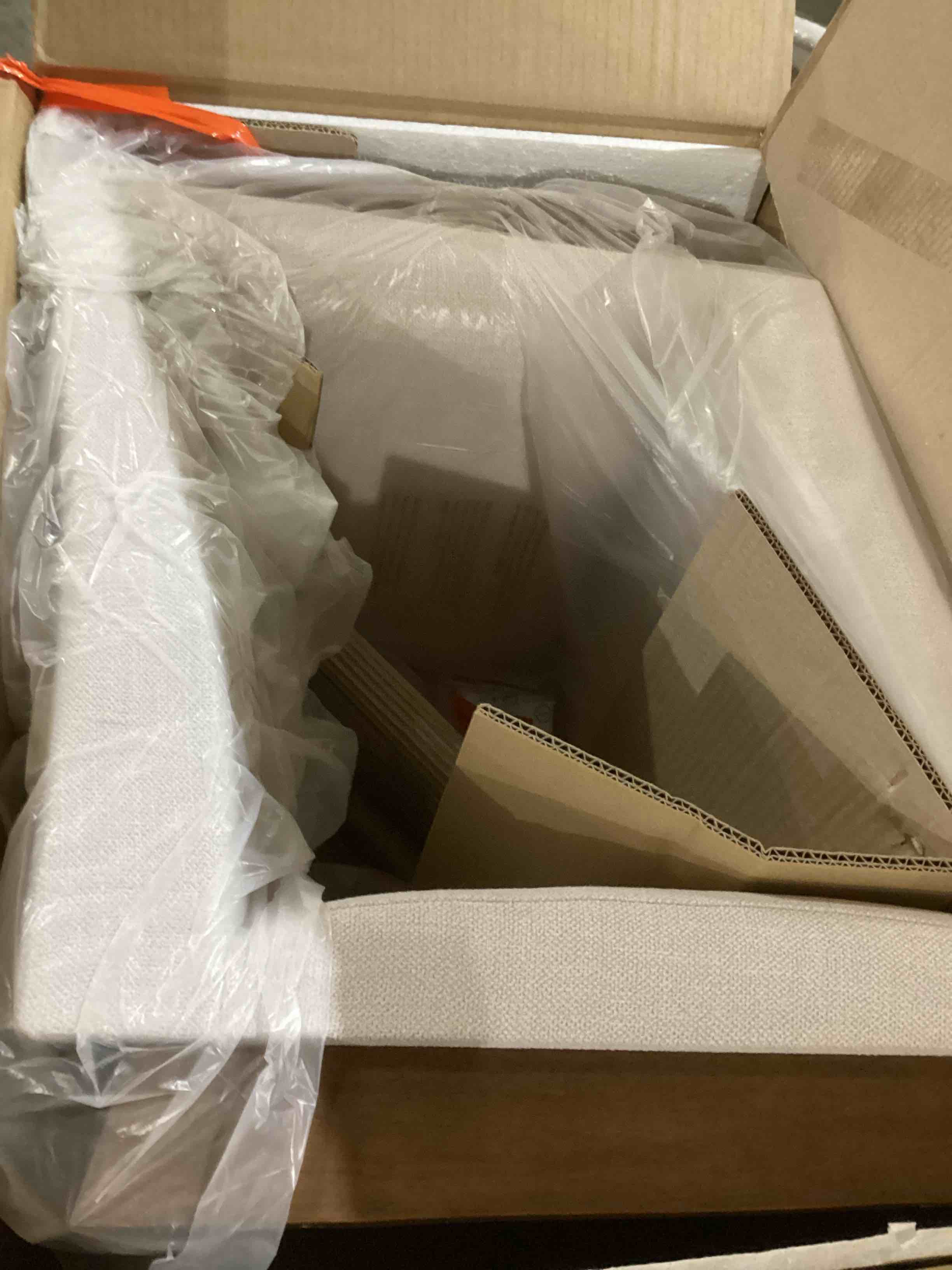 https://s3.amazonaws.com/lotting-images-prod/bidfta/RED5635450_1703683337458.jpeg